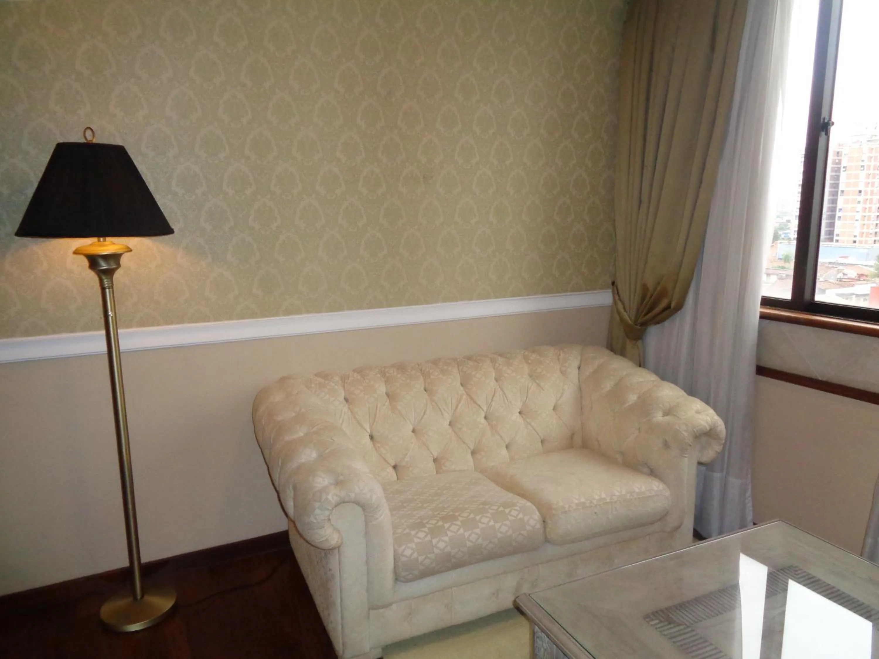 Living room in Premier Hill Suites Hotel