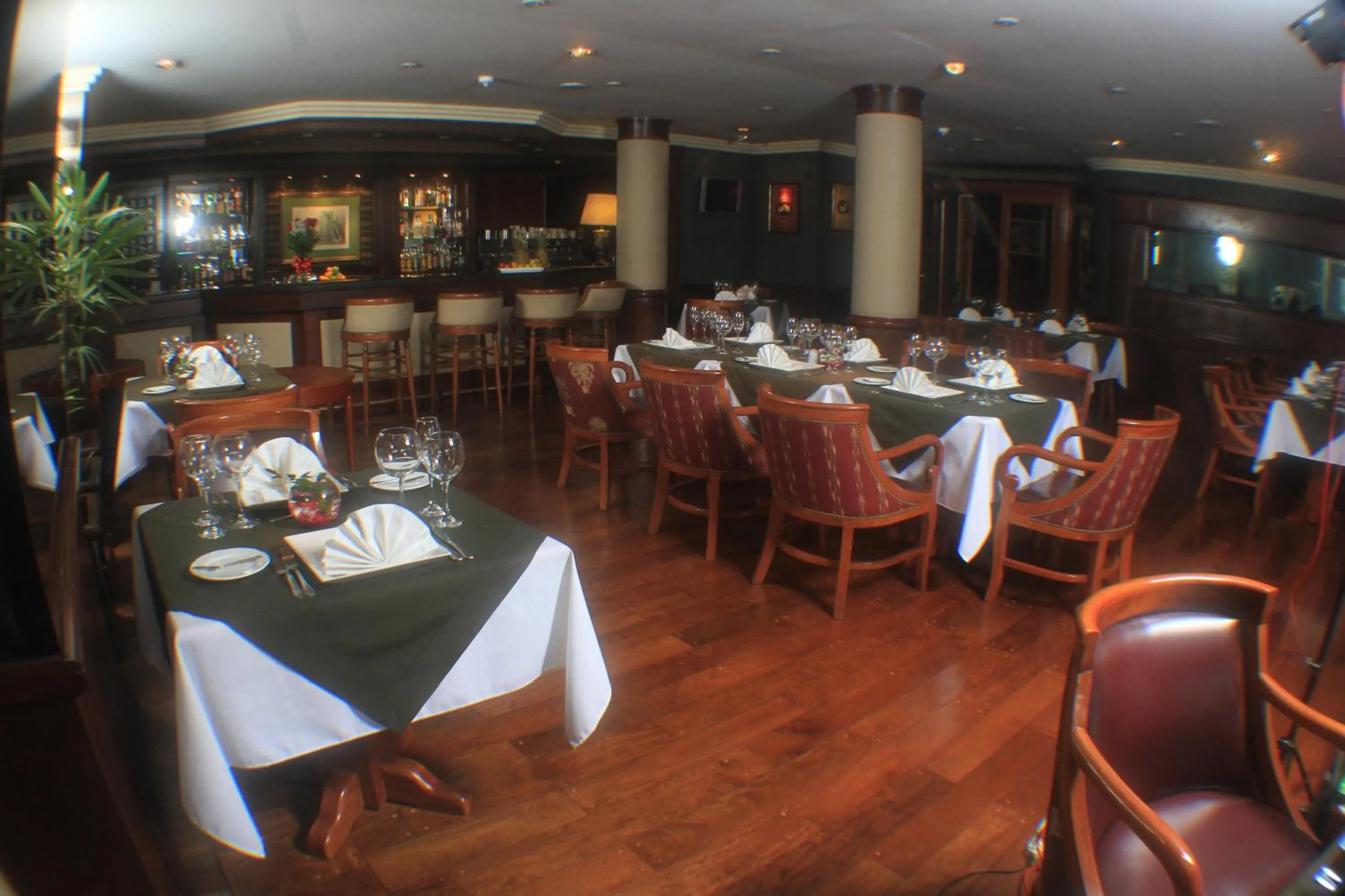 Restaurant/places to eat in Premier Hill Suites Hotel