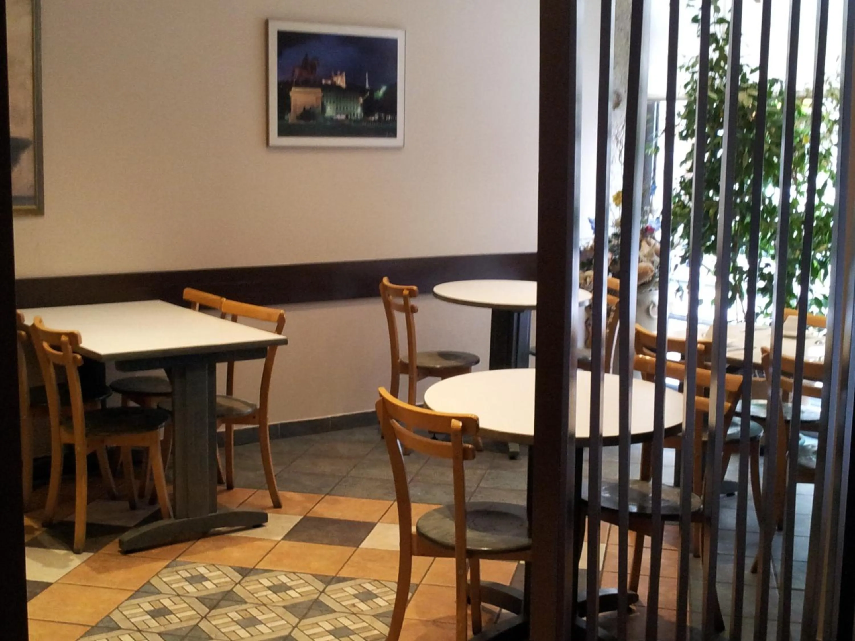 Restaurant/places to eat in Hotel Azur