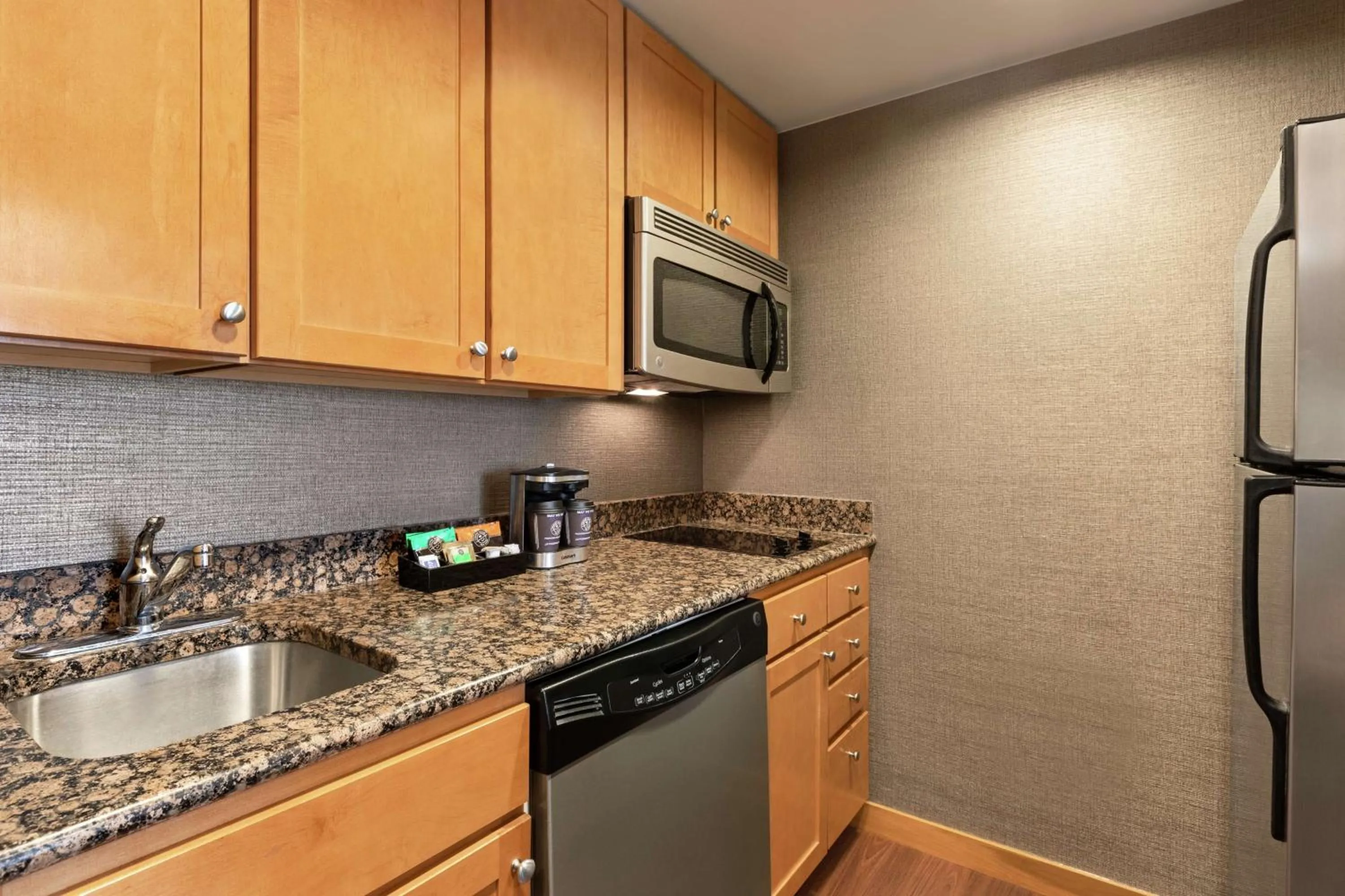 Kitchen or kitchenette in Homewood Suites by Hilton Allentown-West/Fogelsville