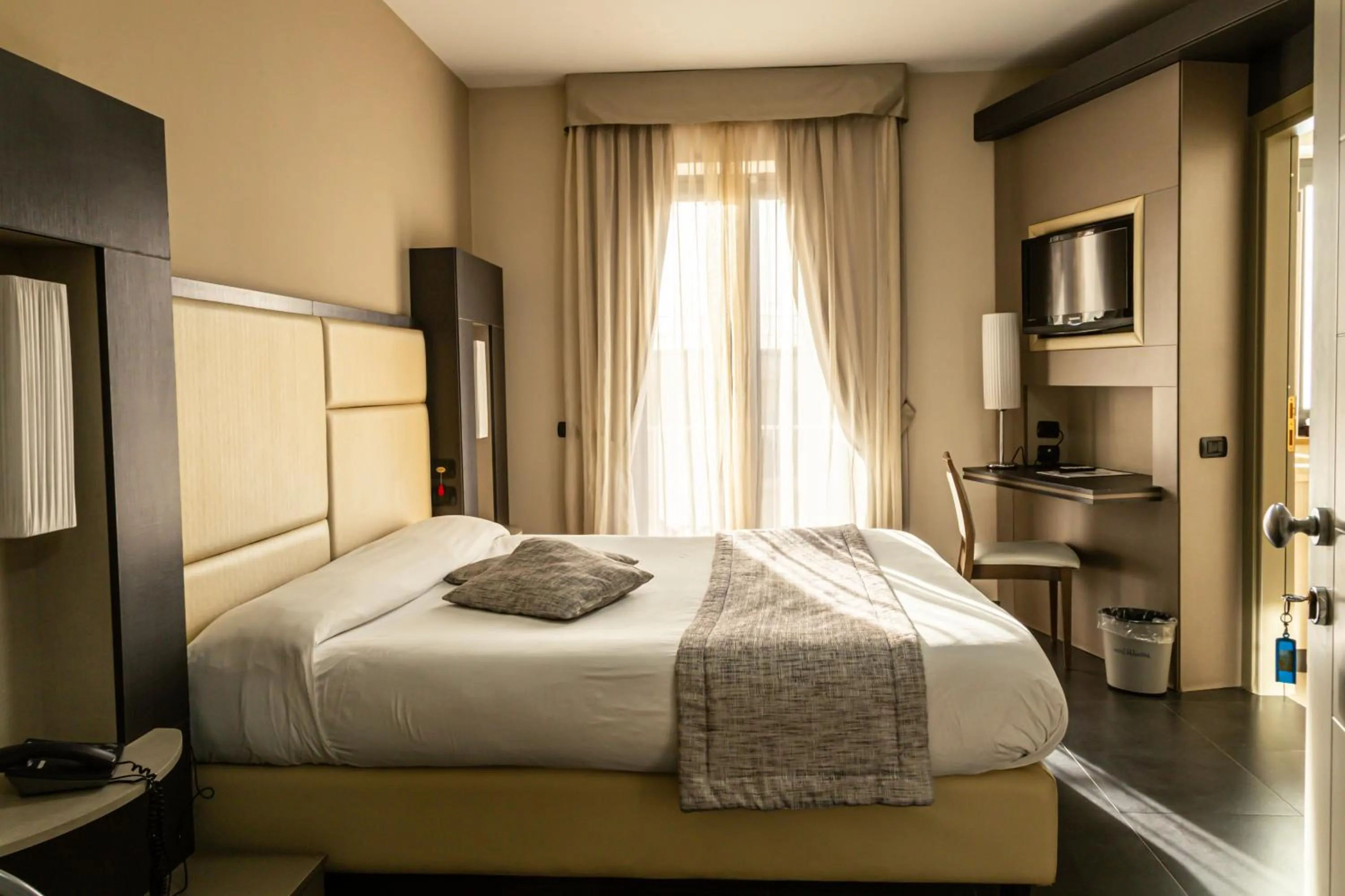 Bedroom, Bed in Hotel Premiere