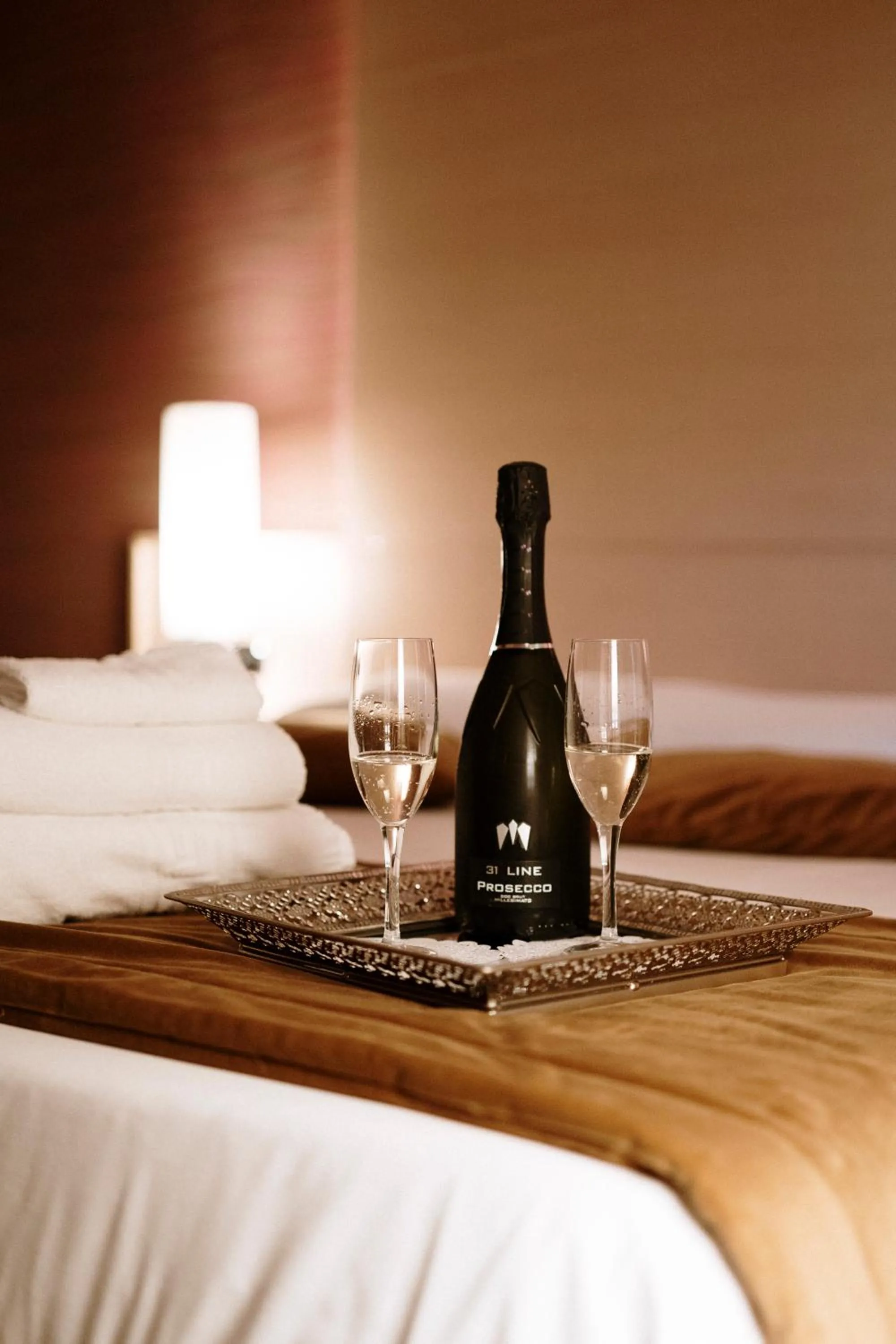 Restaurant/places to eat, Bed in Hotel Premiere