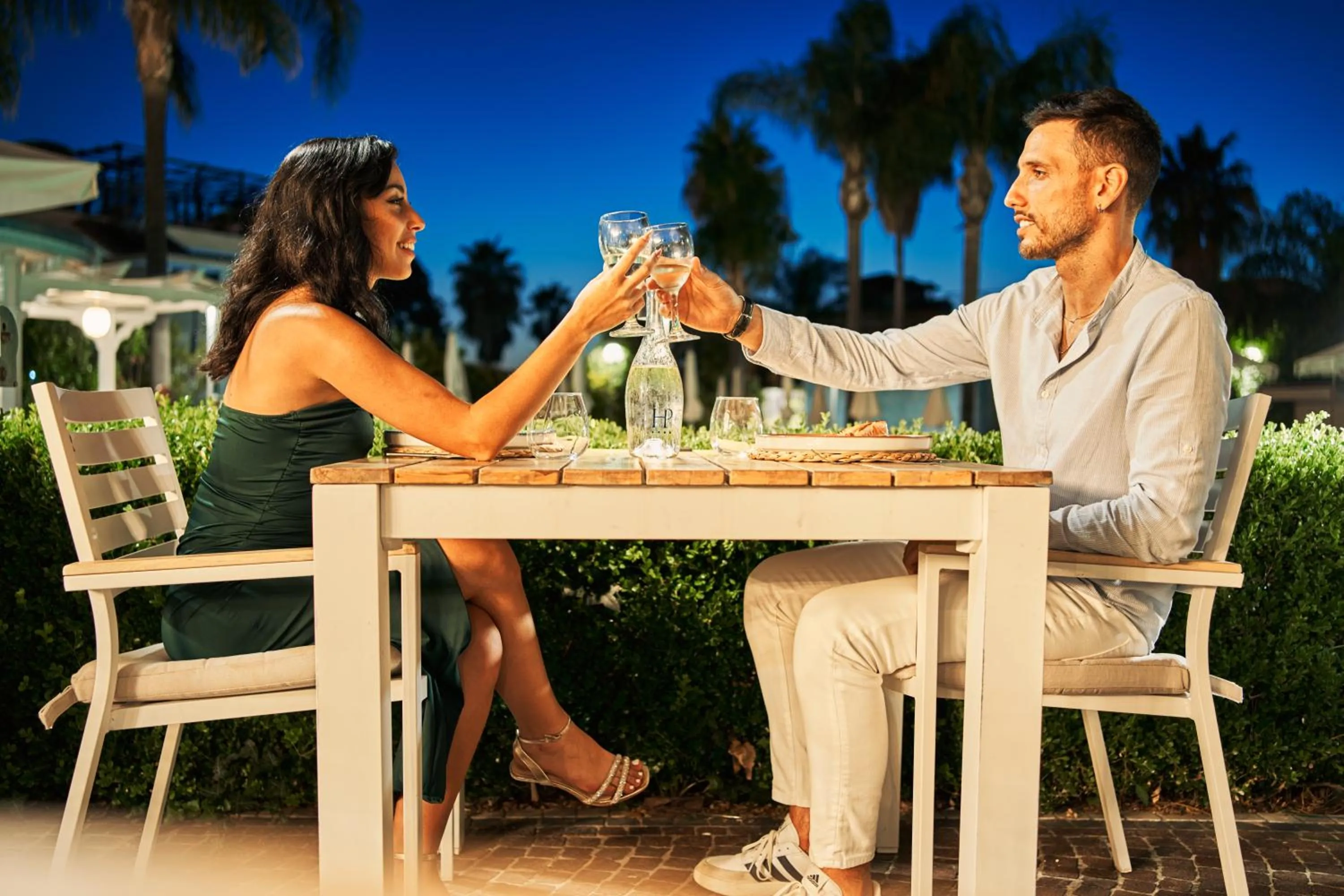 Restaurant/places to eat in Hotel Premiere