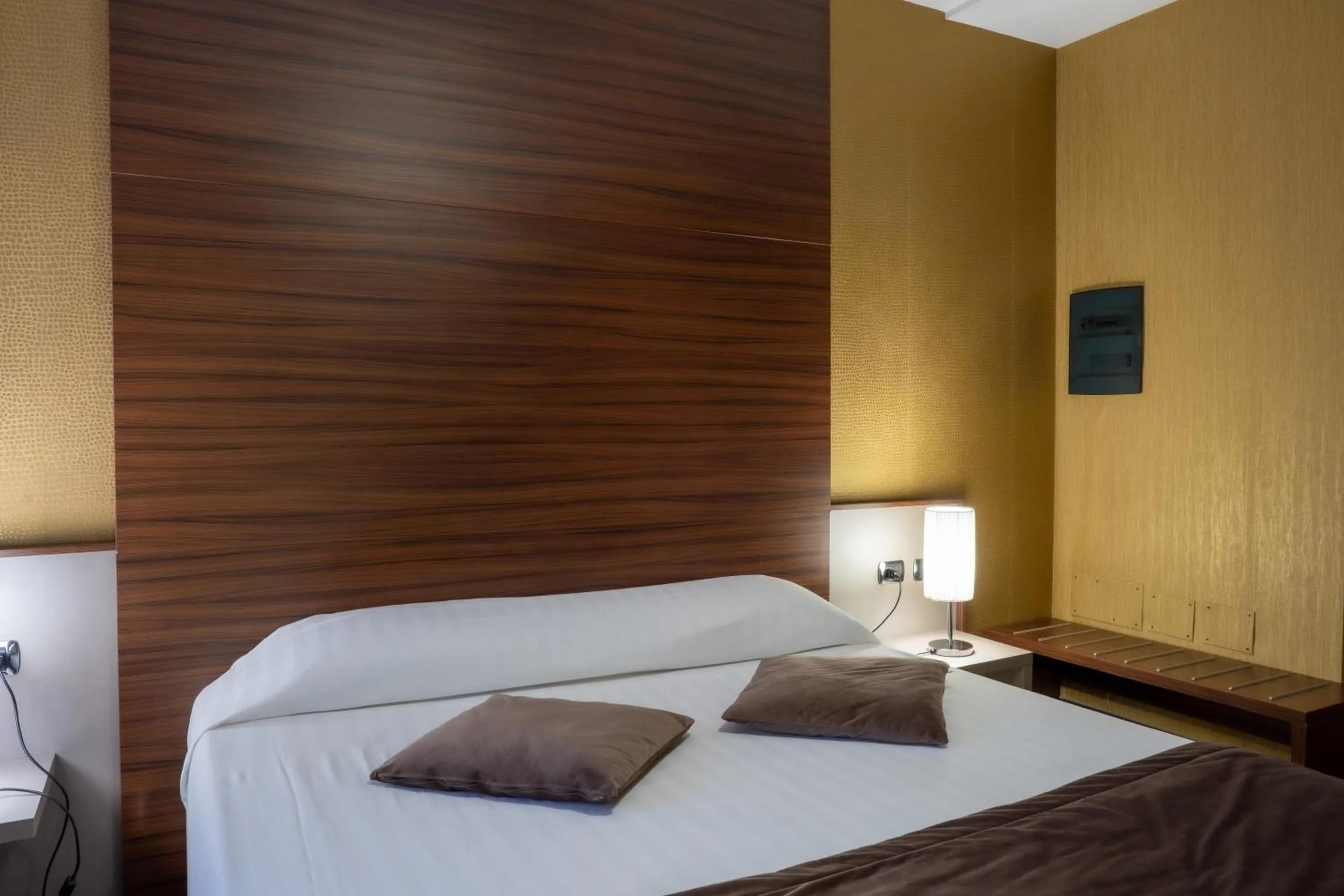 Property building, Bed in Hotel Premiere