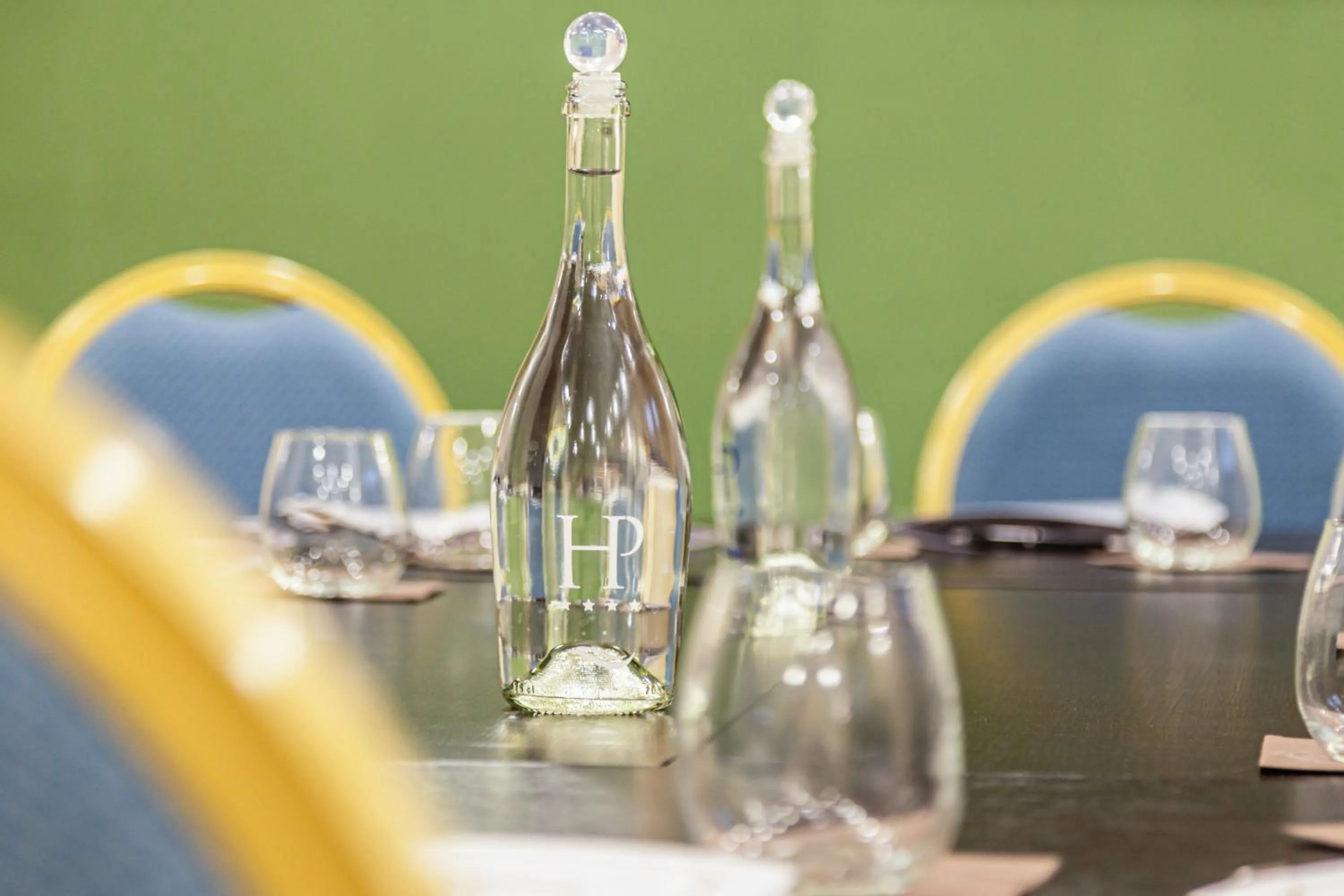 Restaurant/places to eat in Hotel Premiere