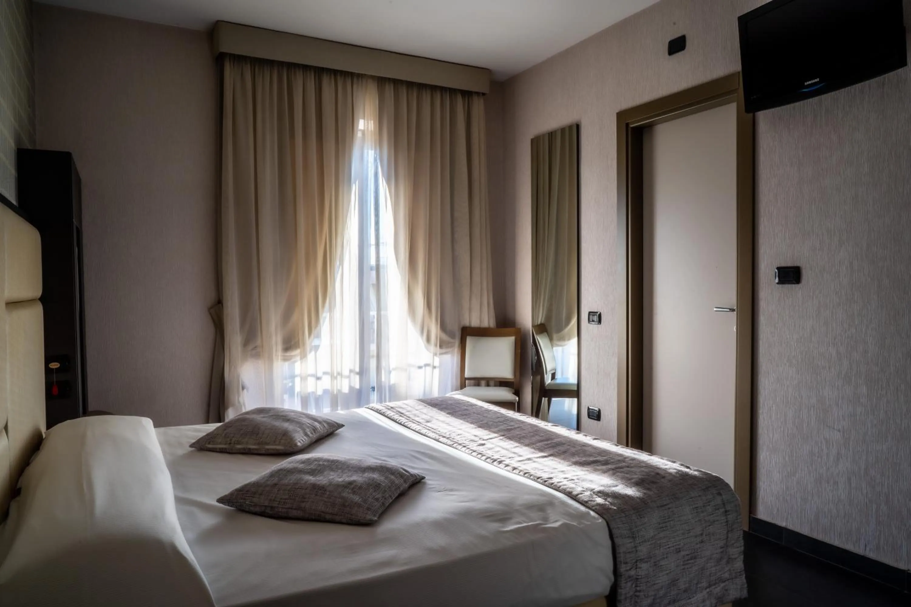 Bedroom, Bed in Hotel Premiere