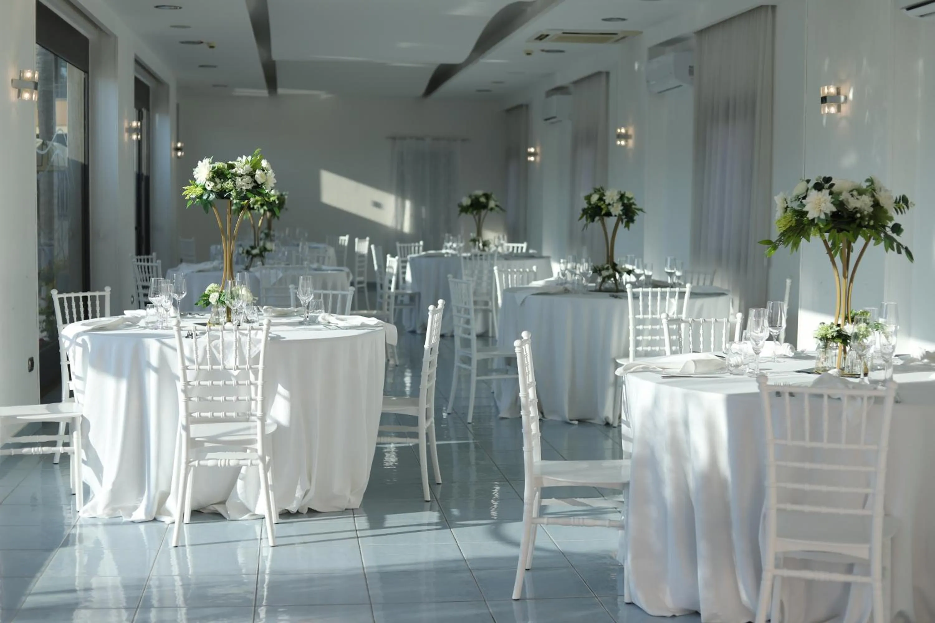 Restaurant/places to eat in Hotel Premiere