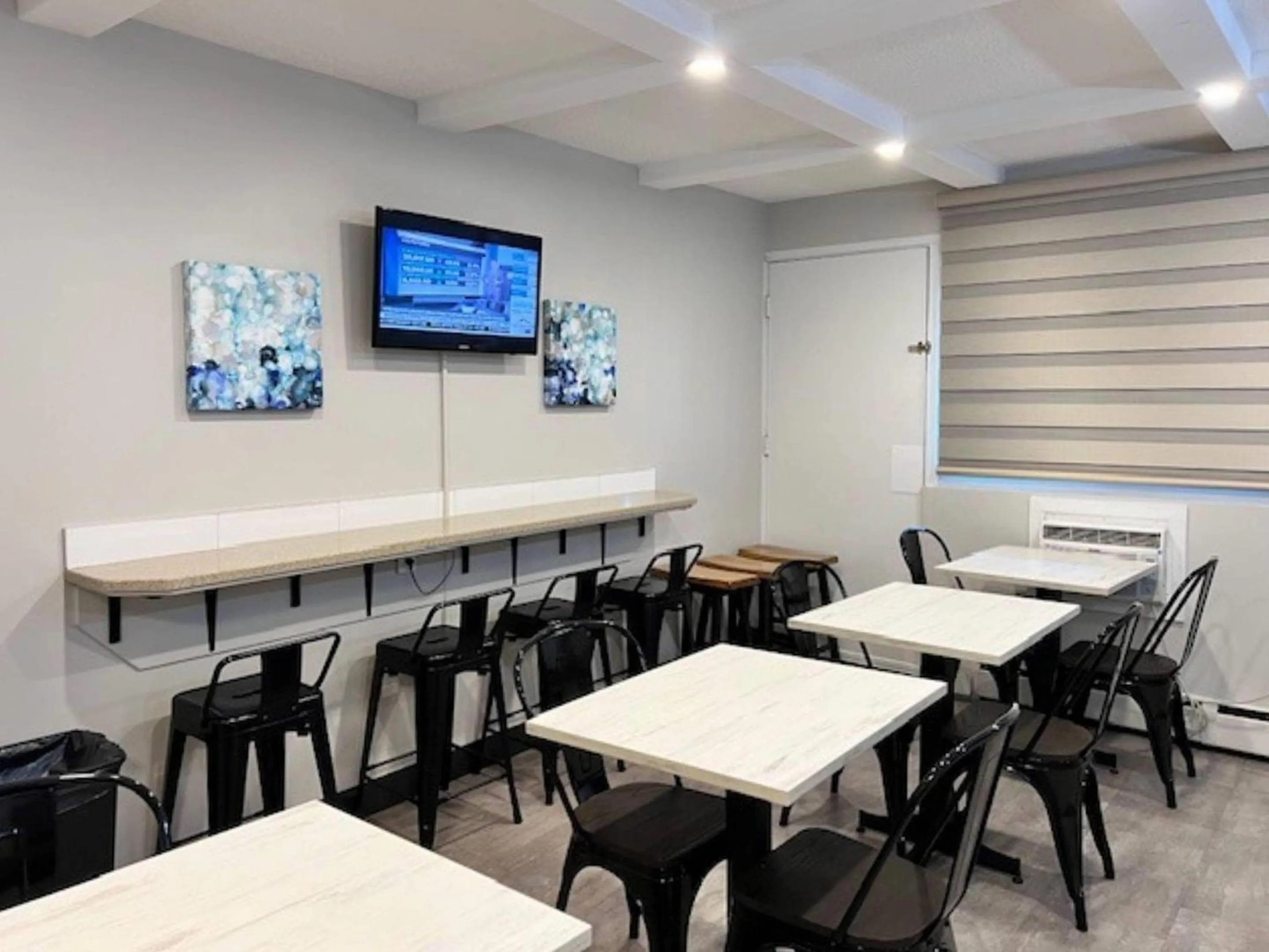 Breakfast in Econo Lodge Motel Village