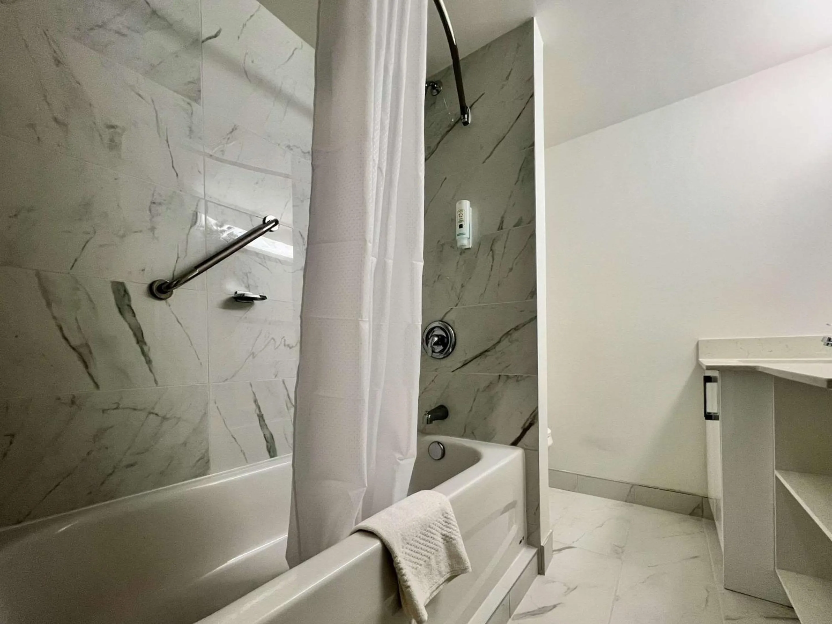 Bedroom in Econo Lodge Motel Village