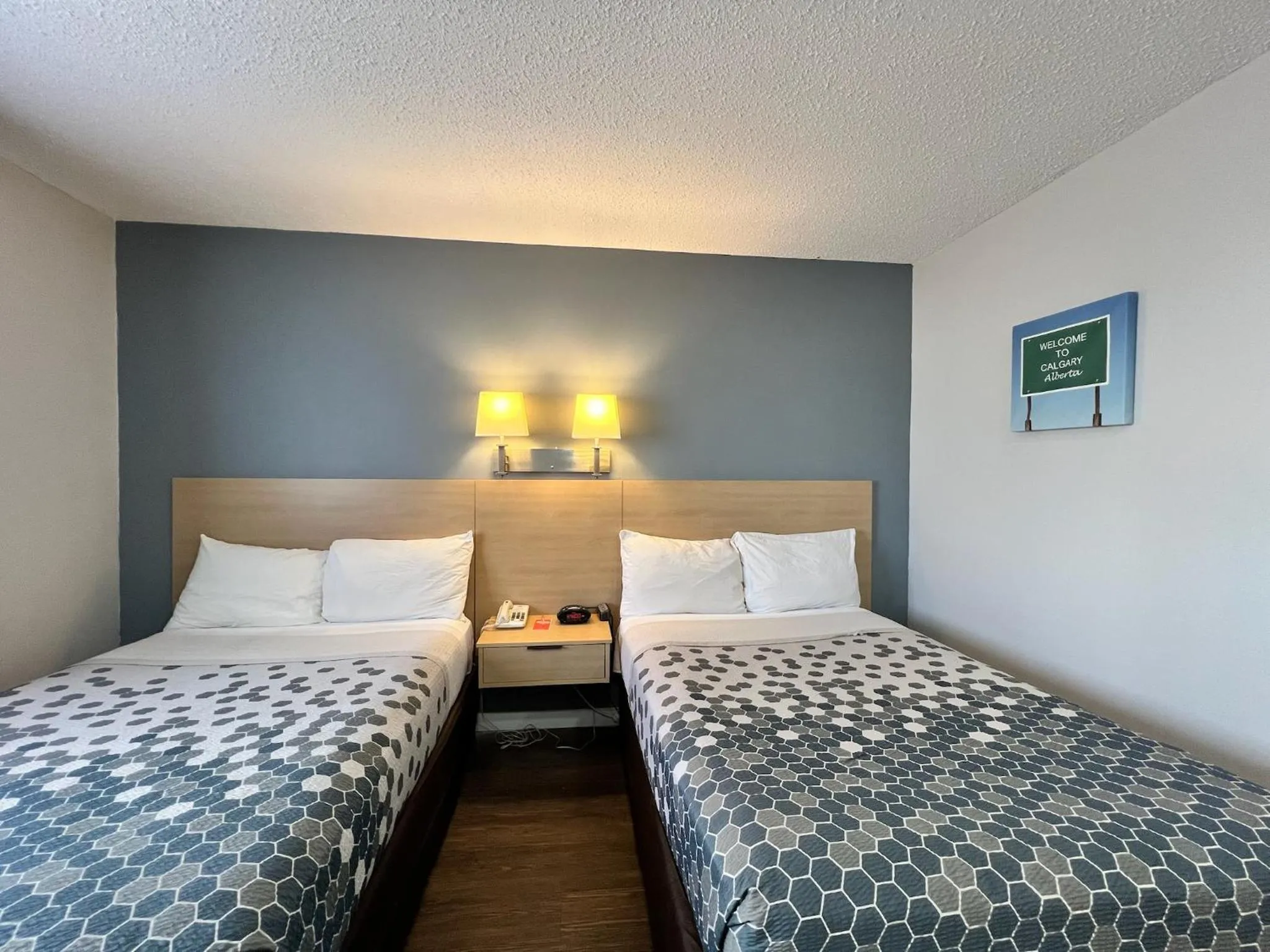 Bed in Econo Lodge Motel Village