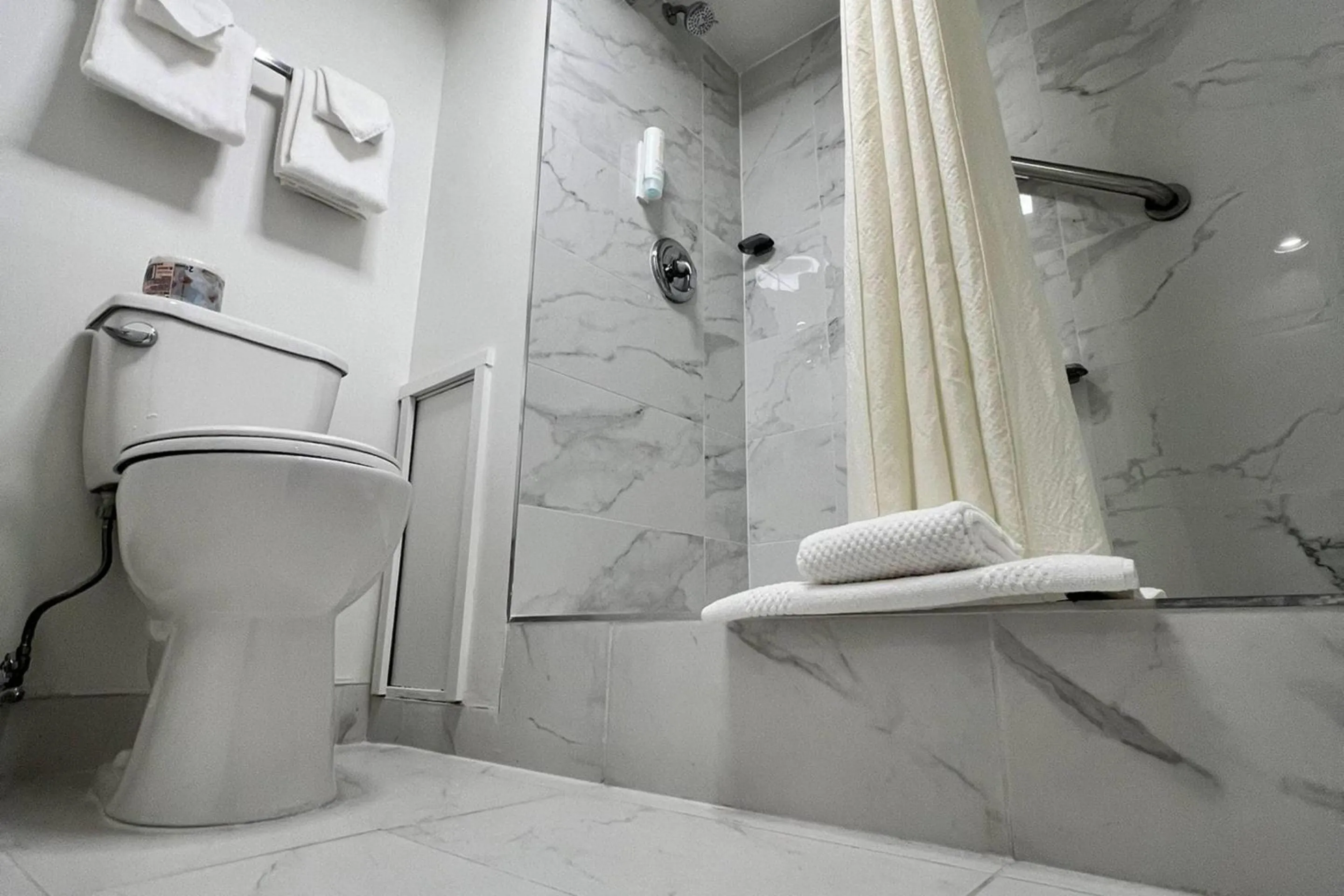 Bedroom in Econo Lodge Motel Village