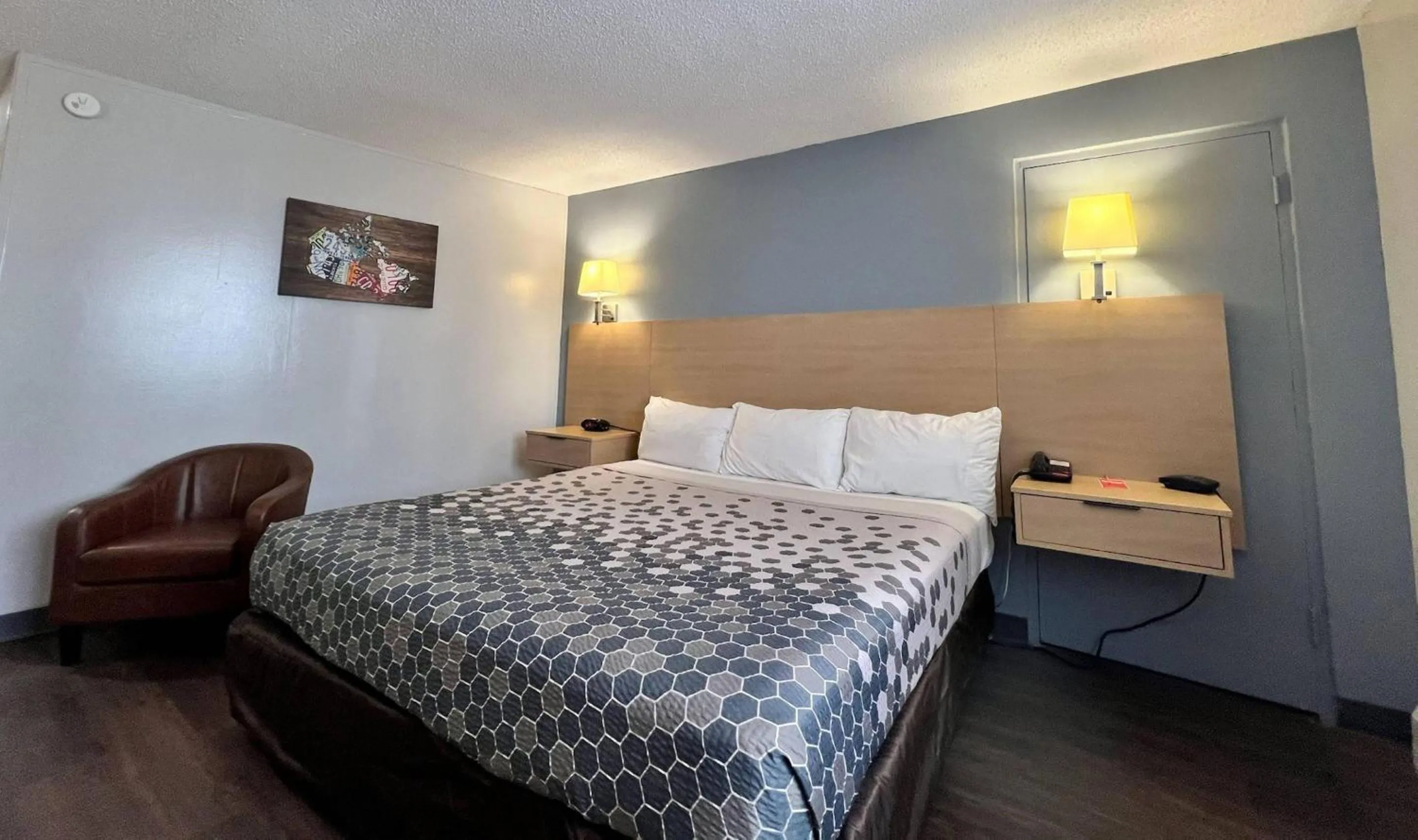 Bedroom, Bed in Econo Lodge Motel Village