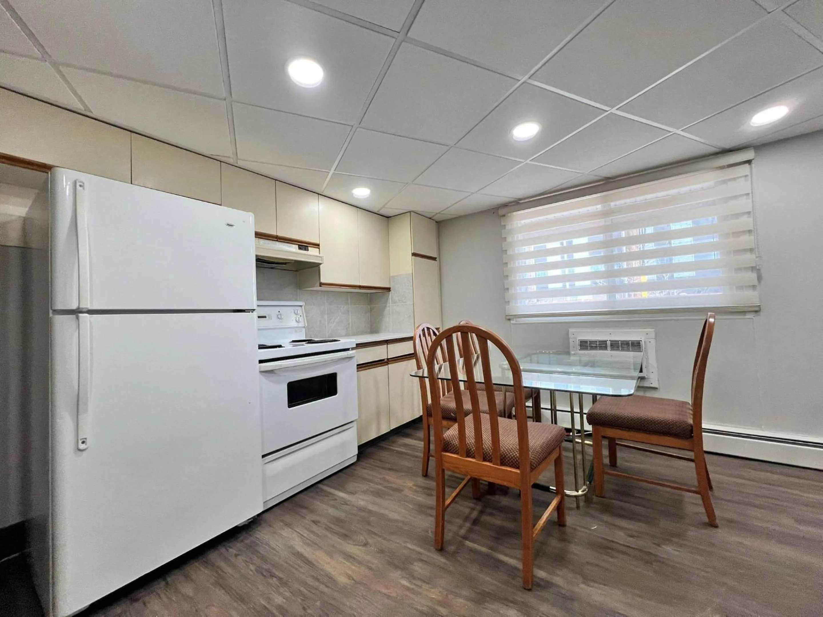Bedroom in Econo Lodge Motel Village