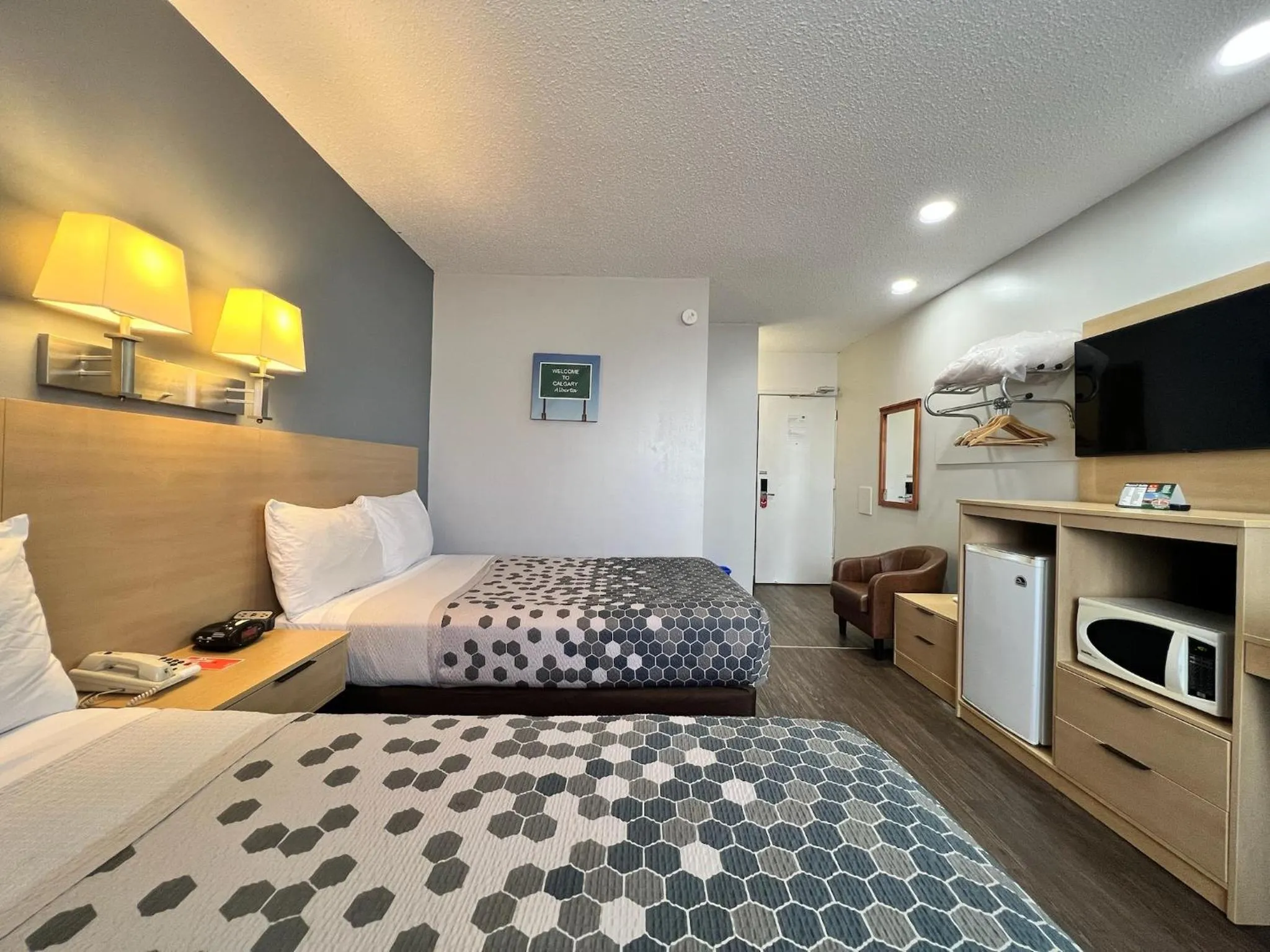 Bed in Econo Lodge Motel Village