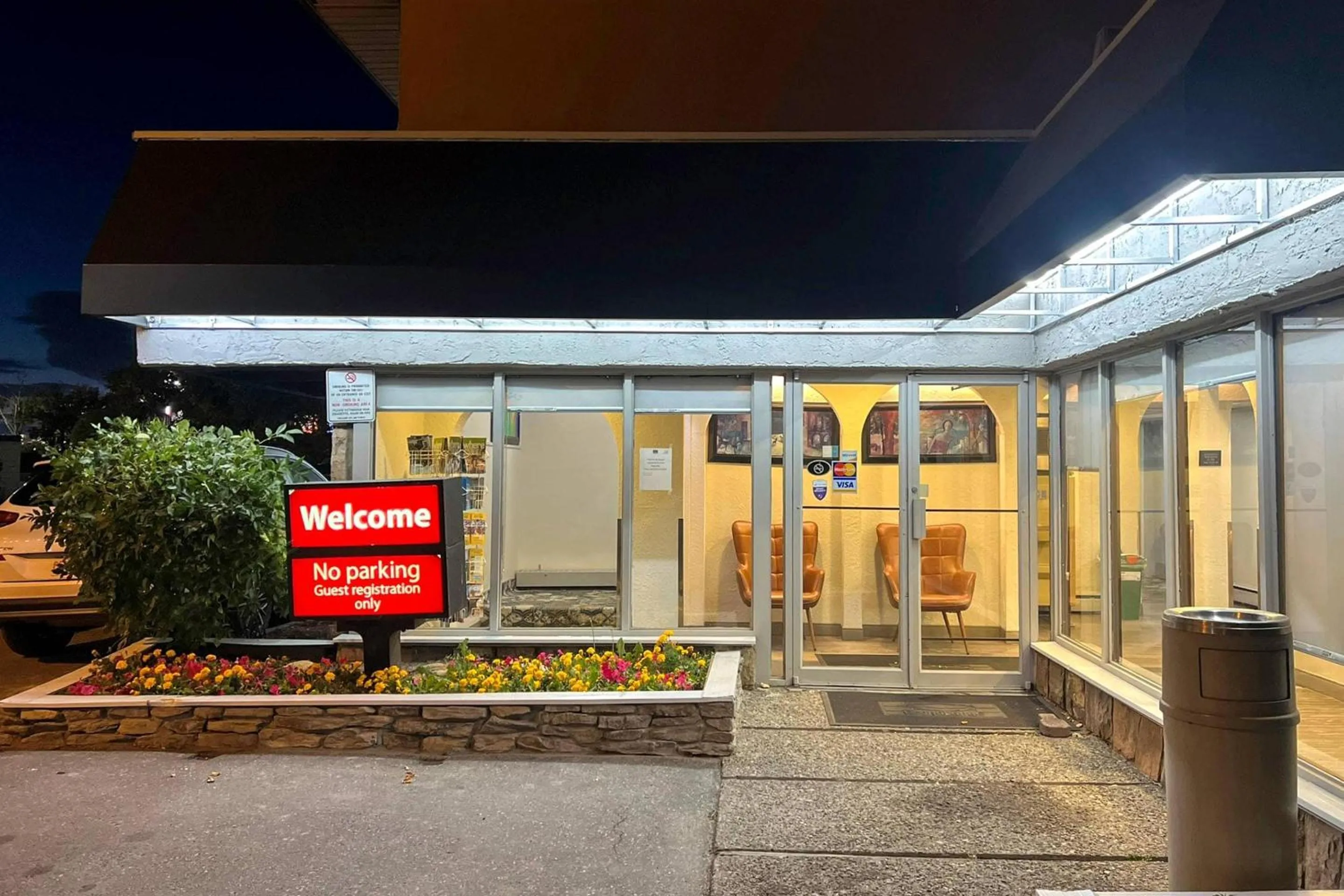 Property building in Econo Lodge Motel Village