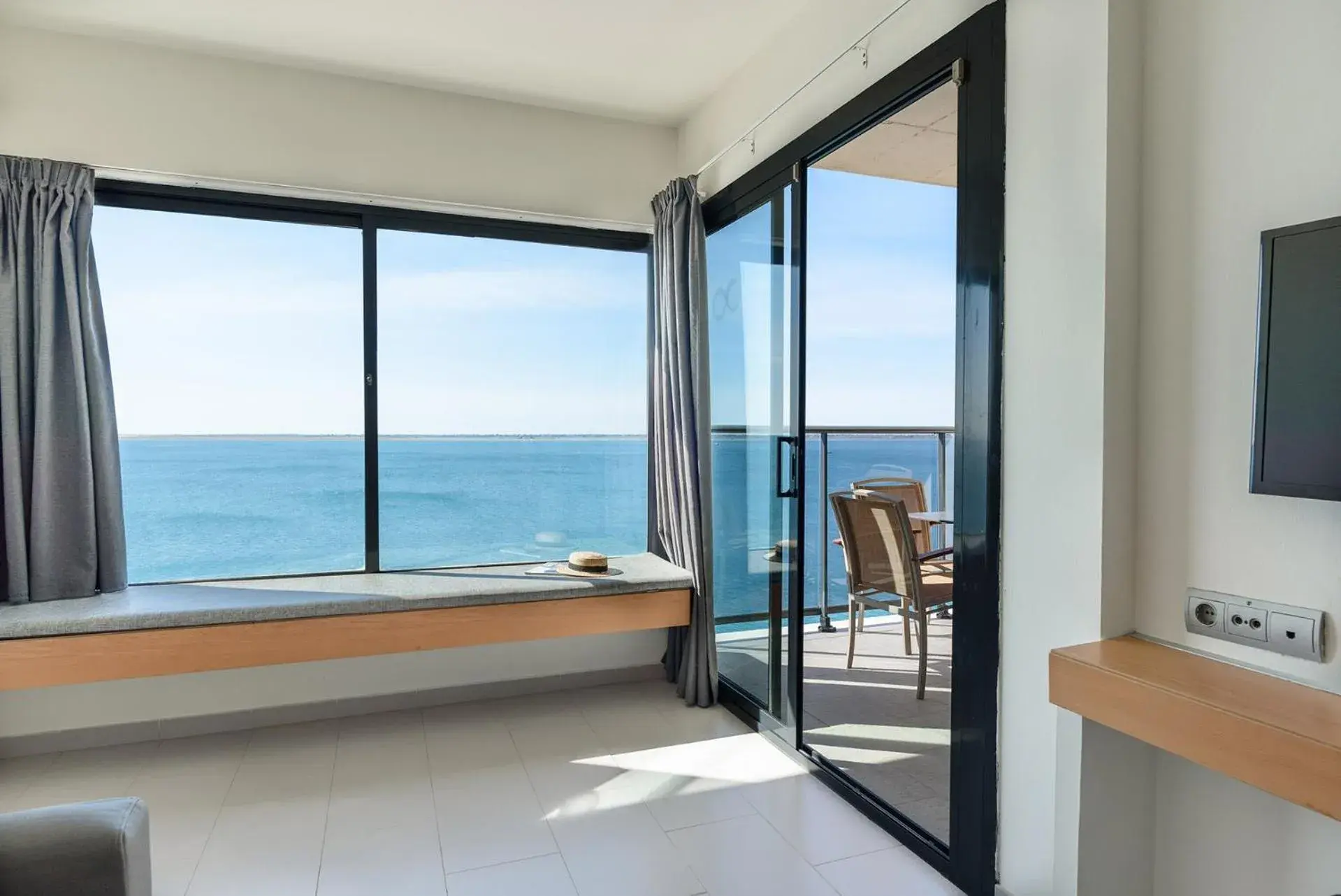 Twin Room with Sea View in FERGUS Cap Roig Twin Room with Sea View in FERGUS Cap Roig