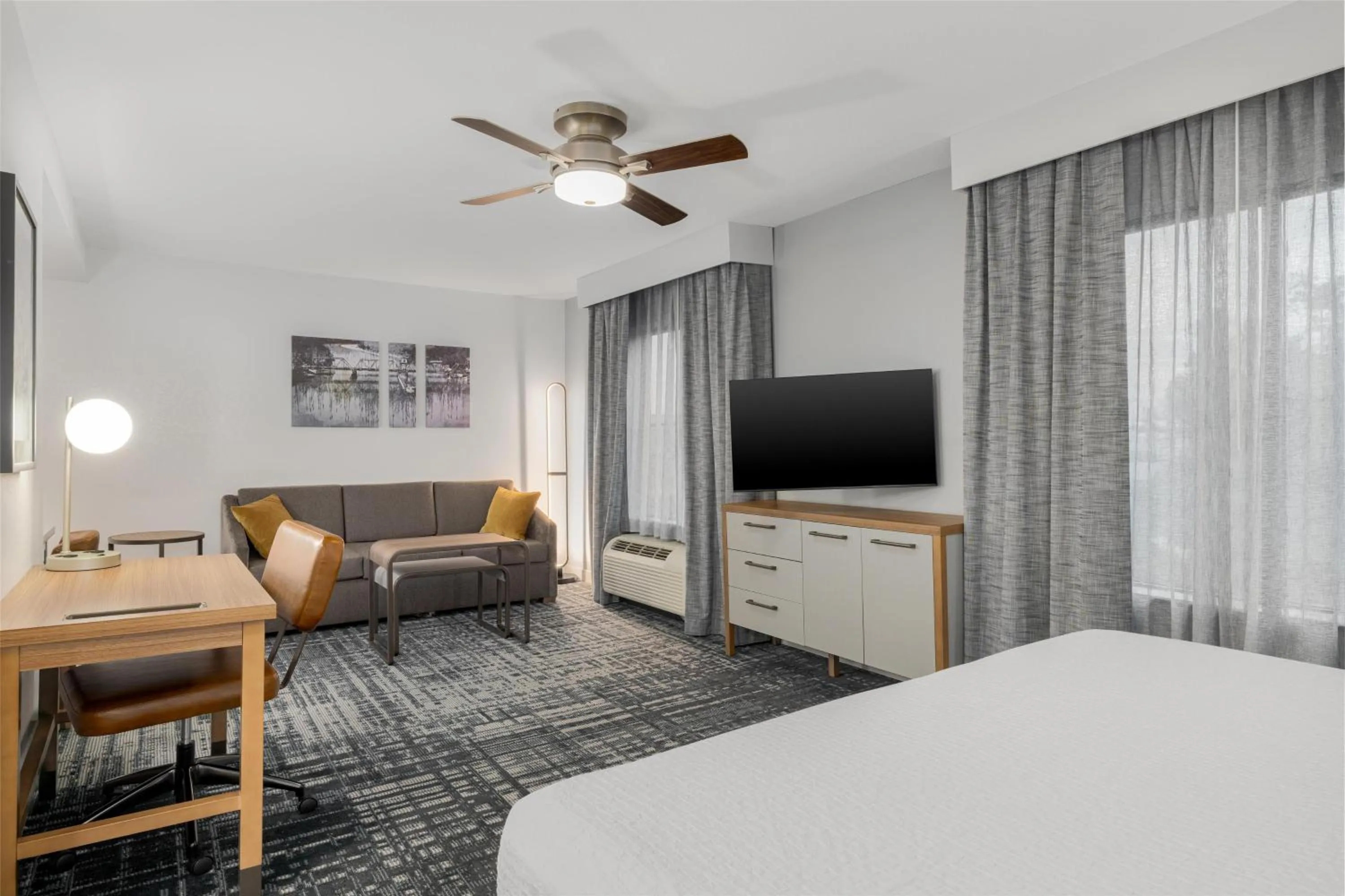 Bedroom, Bed in Homewood Suites by Hilton Slidell