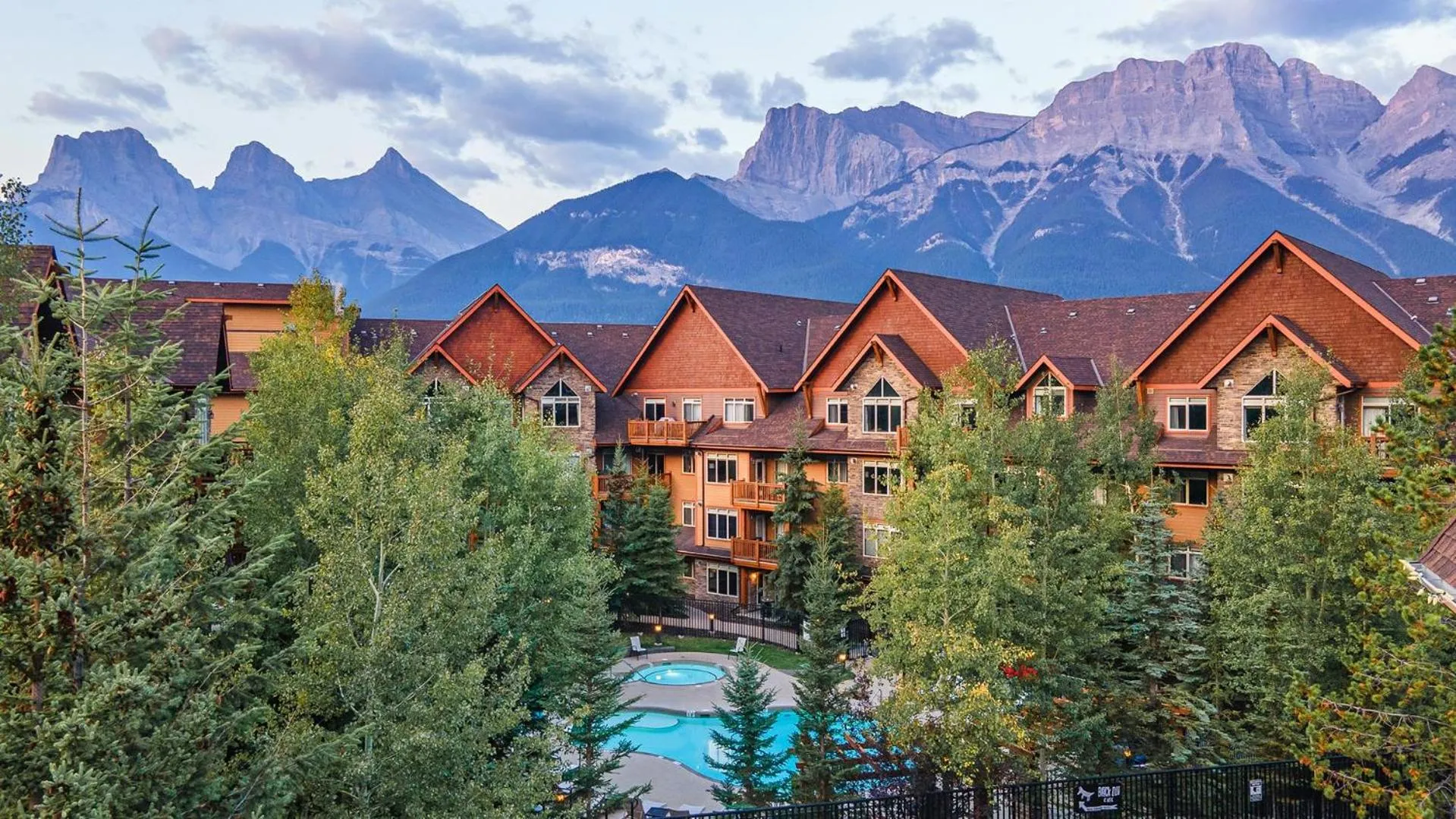 Property building in Stoneridge Mountain Resort