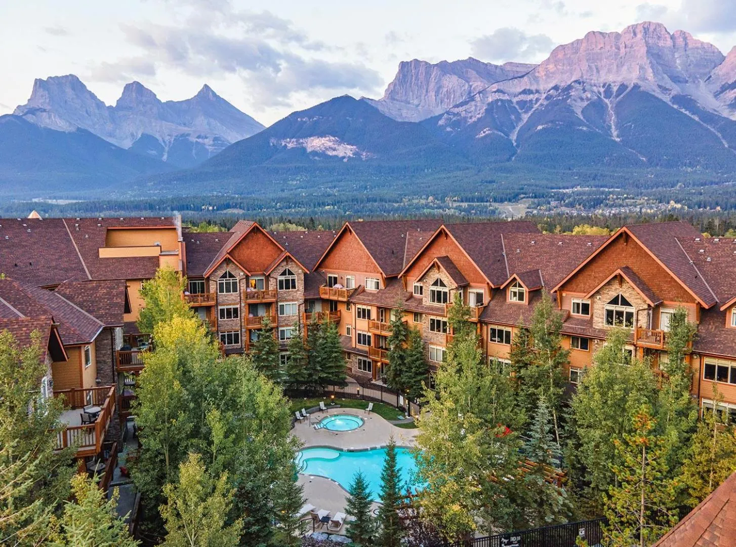 Property building in Stoneridge Mountain Resort