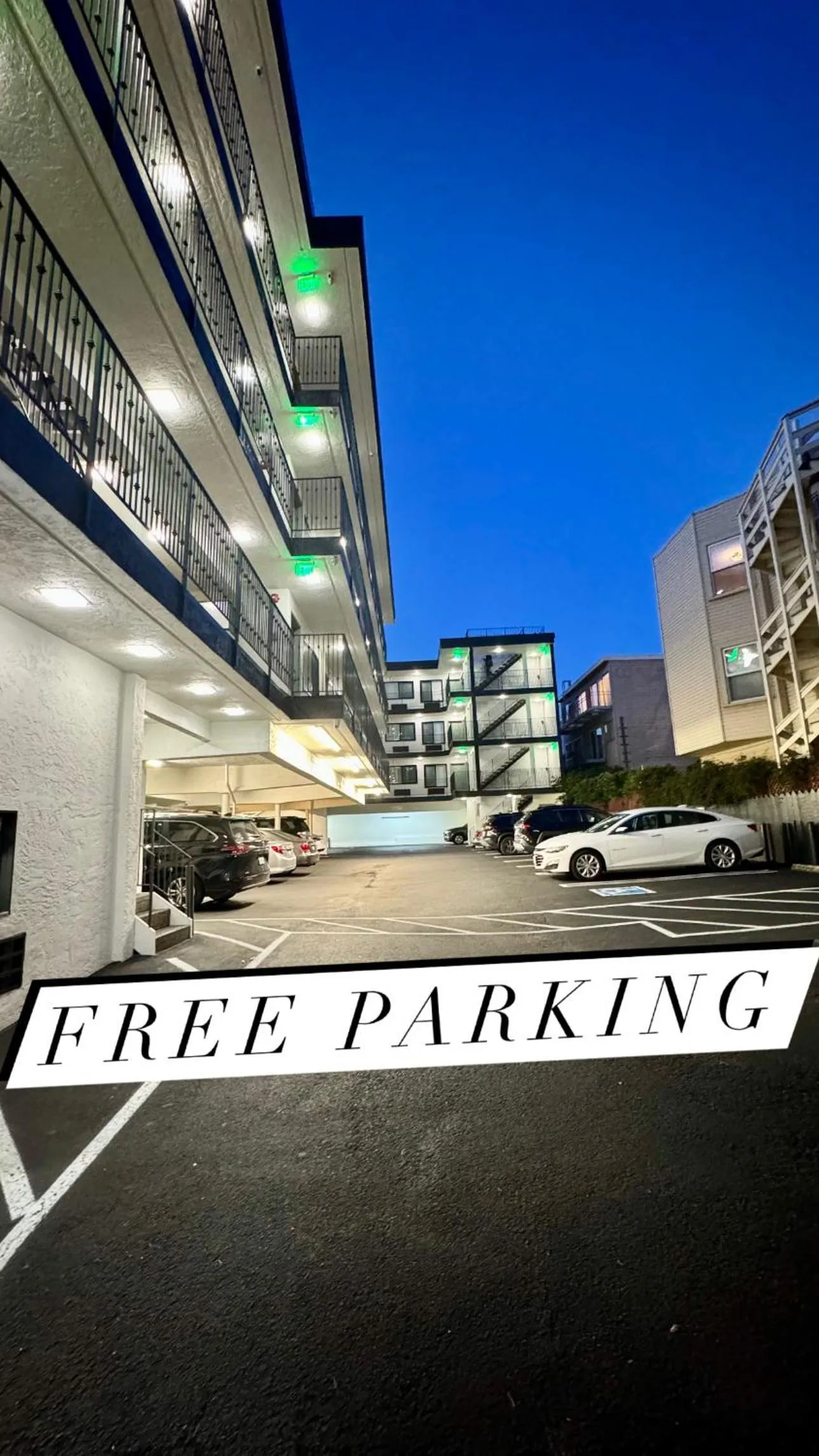 Parking in La Casa Inn