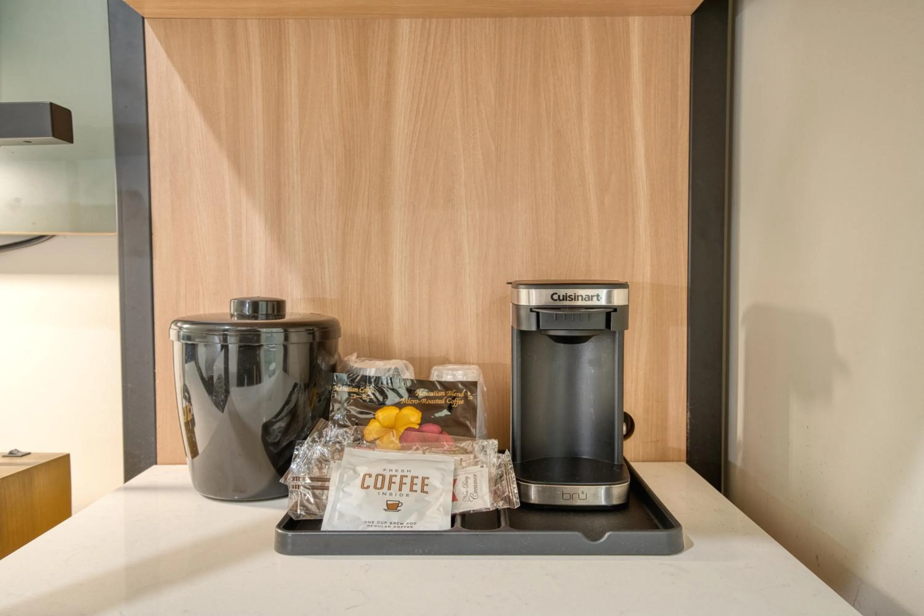 Coffee/tea facilities in La Casa Inn