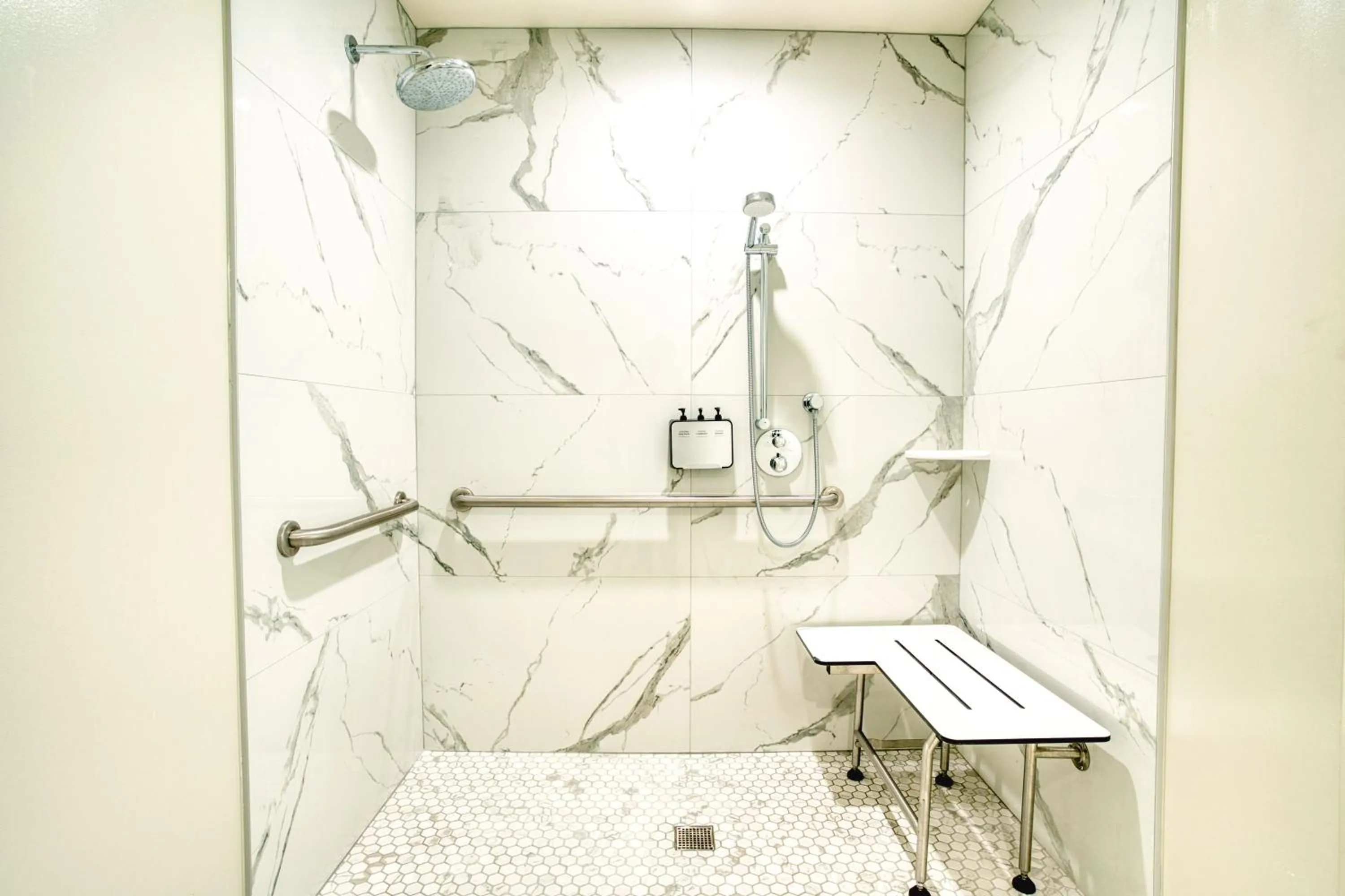 Bathroom in La Casa Inn