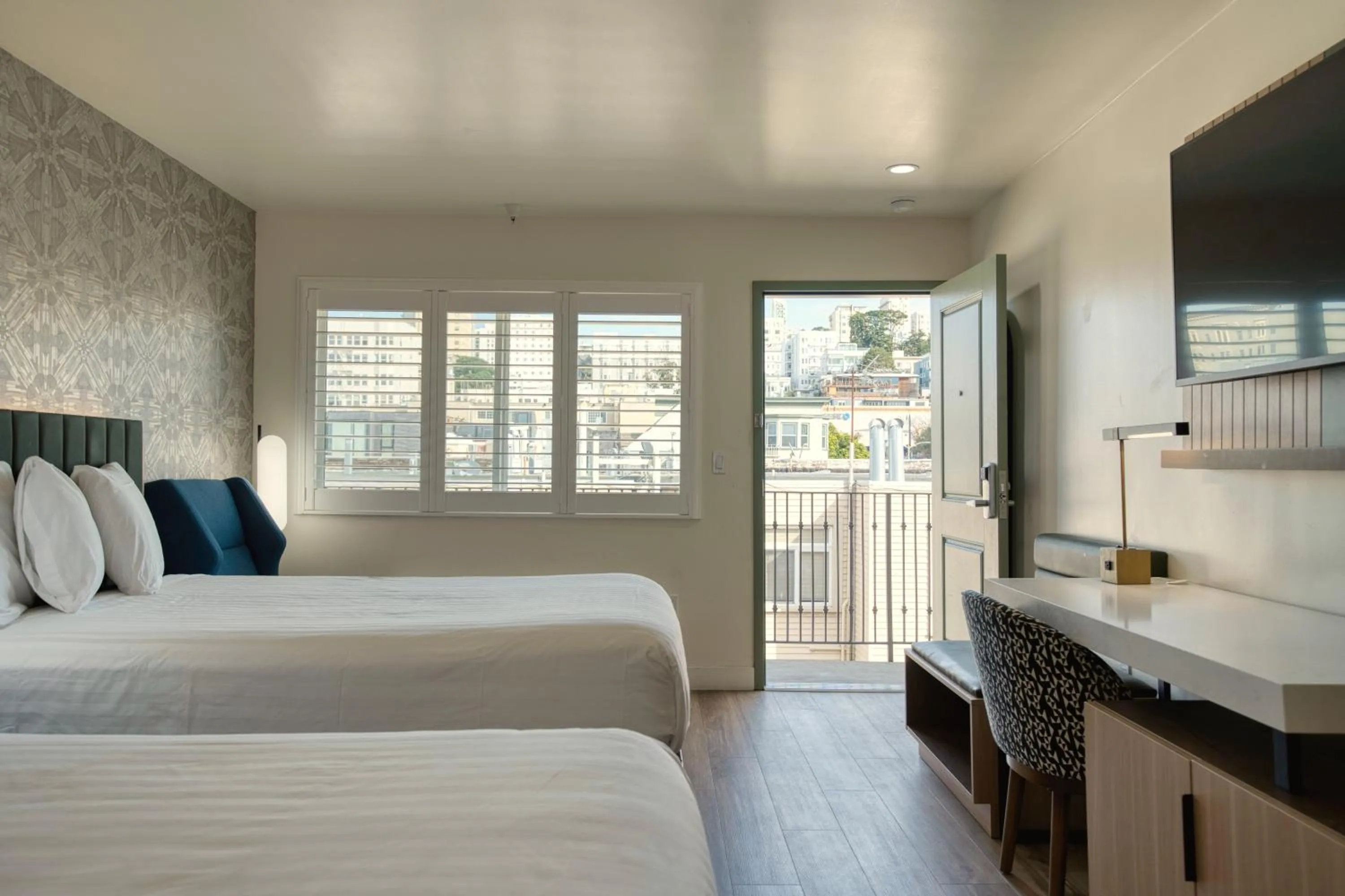 View (from property/room), Bed in La Casa Inn