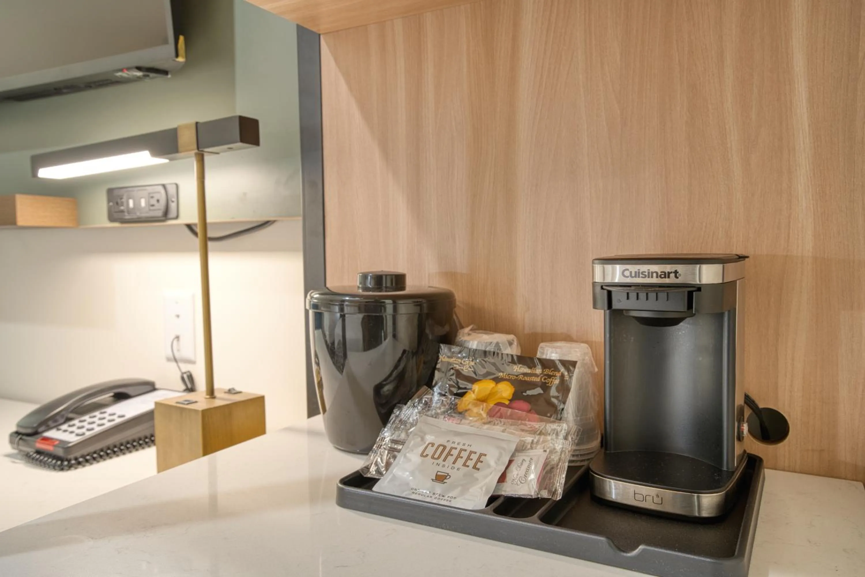 Coffee/tea facilities in La Casa Inn