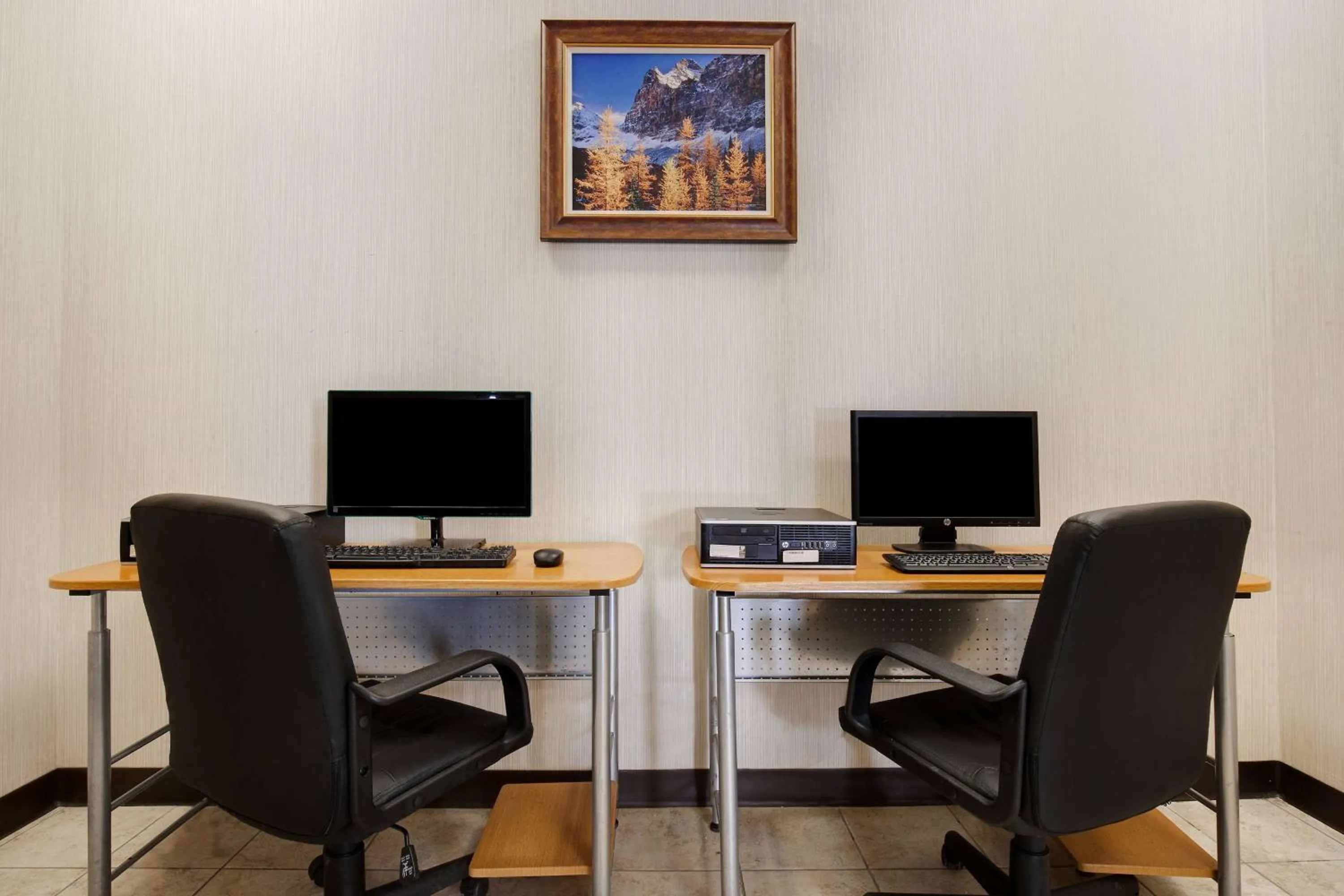 Business facilities in Days Inn by Wyndham Calgary South