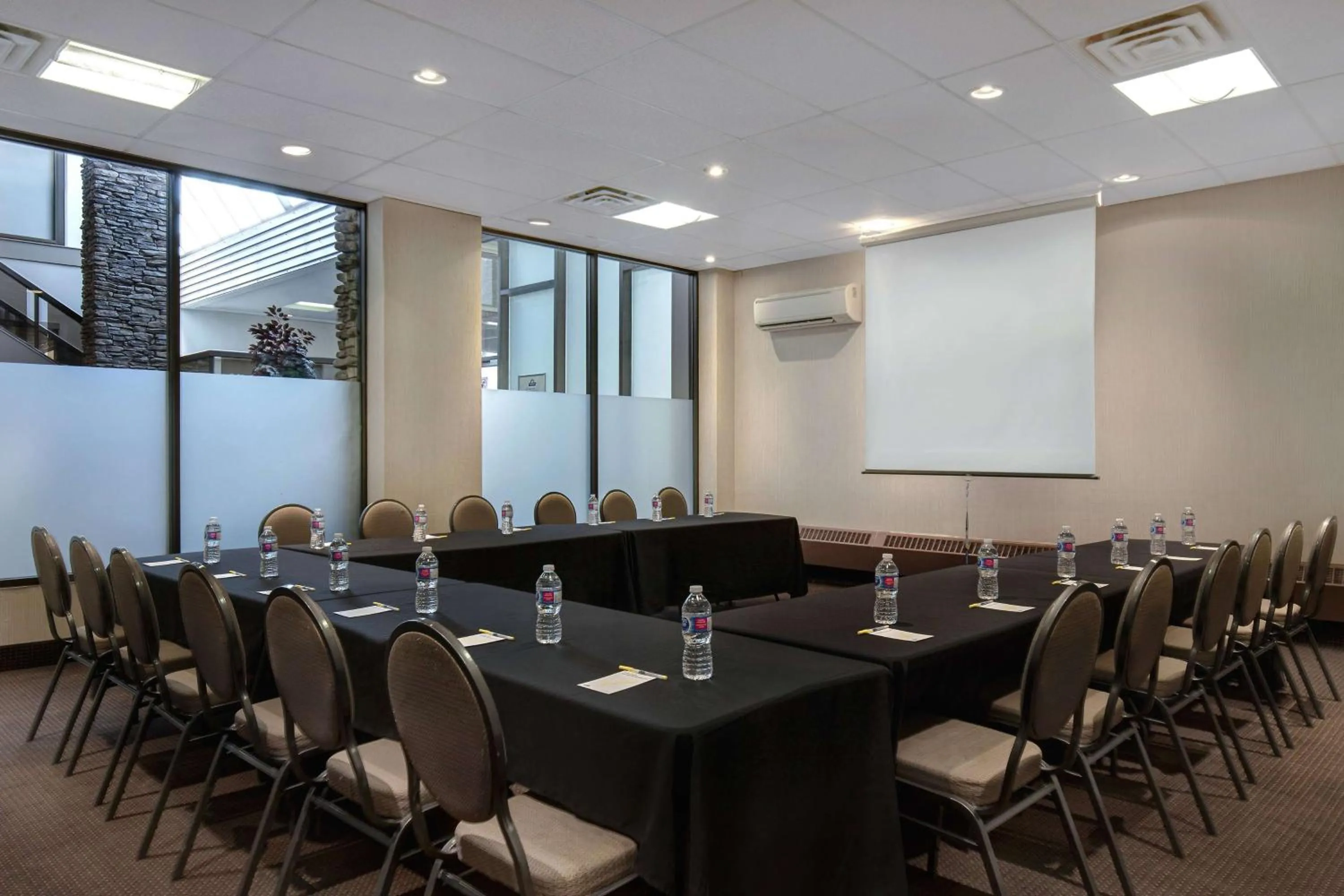Meeting/conference room in Days Inn by Wyndham Calgary South