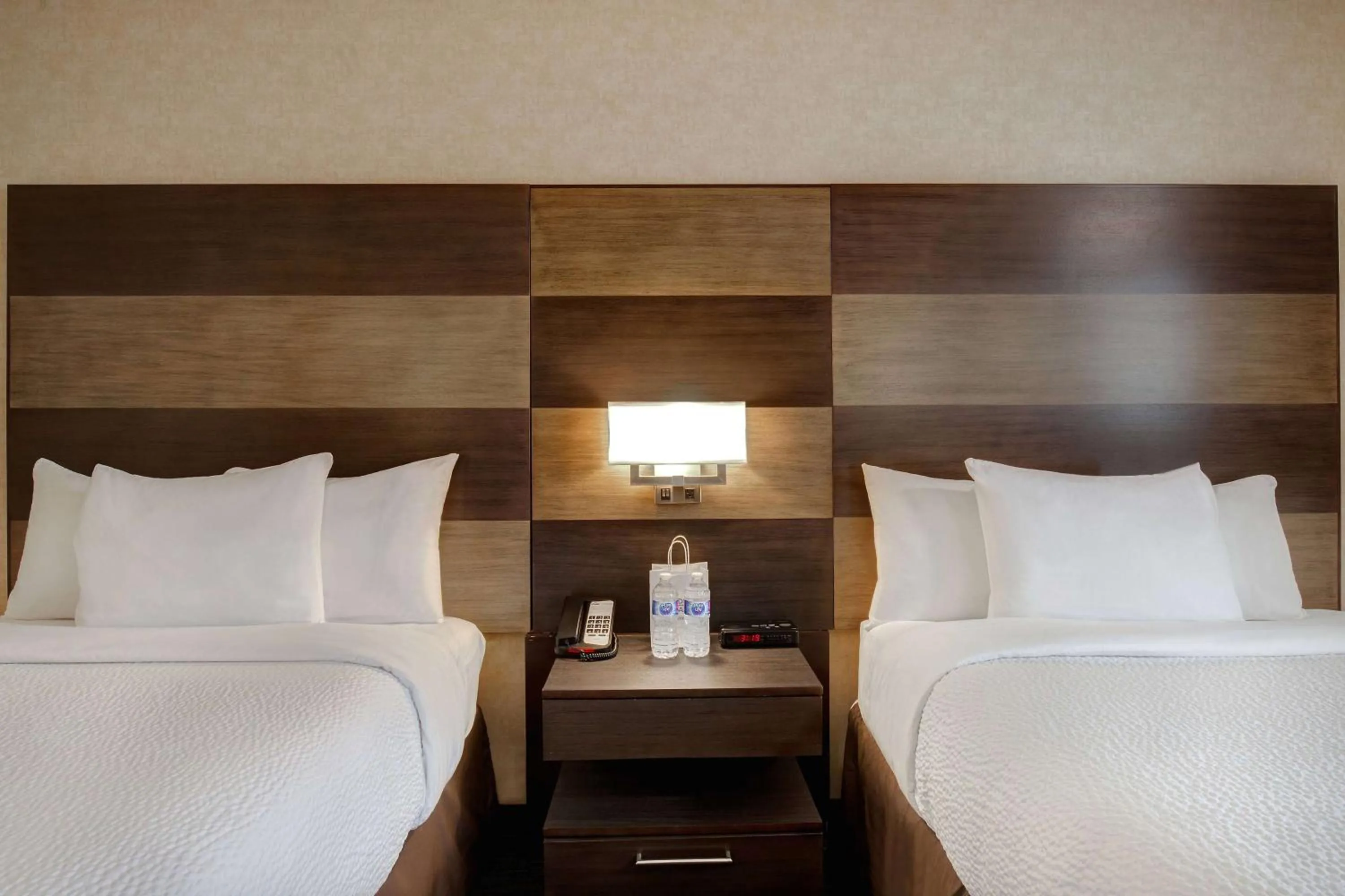 Photo of the whole room, Bed in Days Inn by Wyndham Calgary South