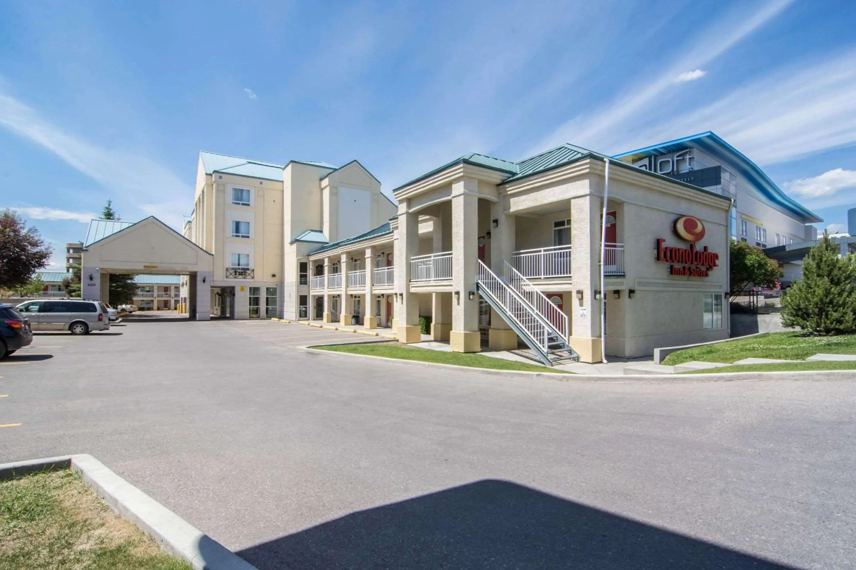 Property building in Econo Lodge Inn & Suites University