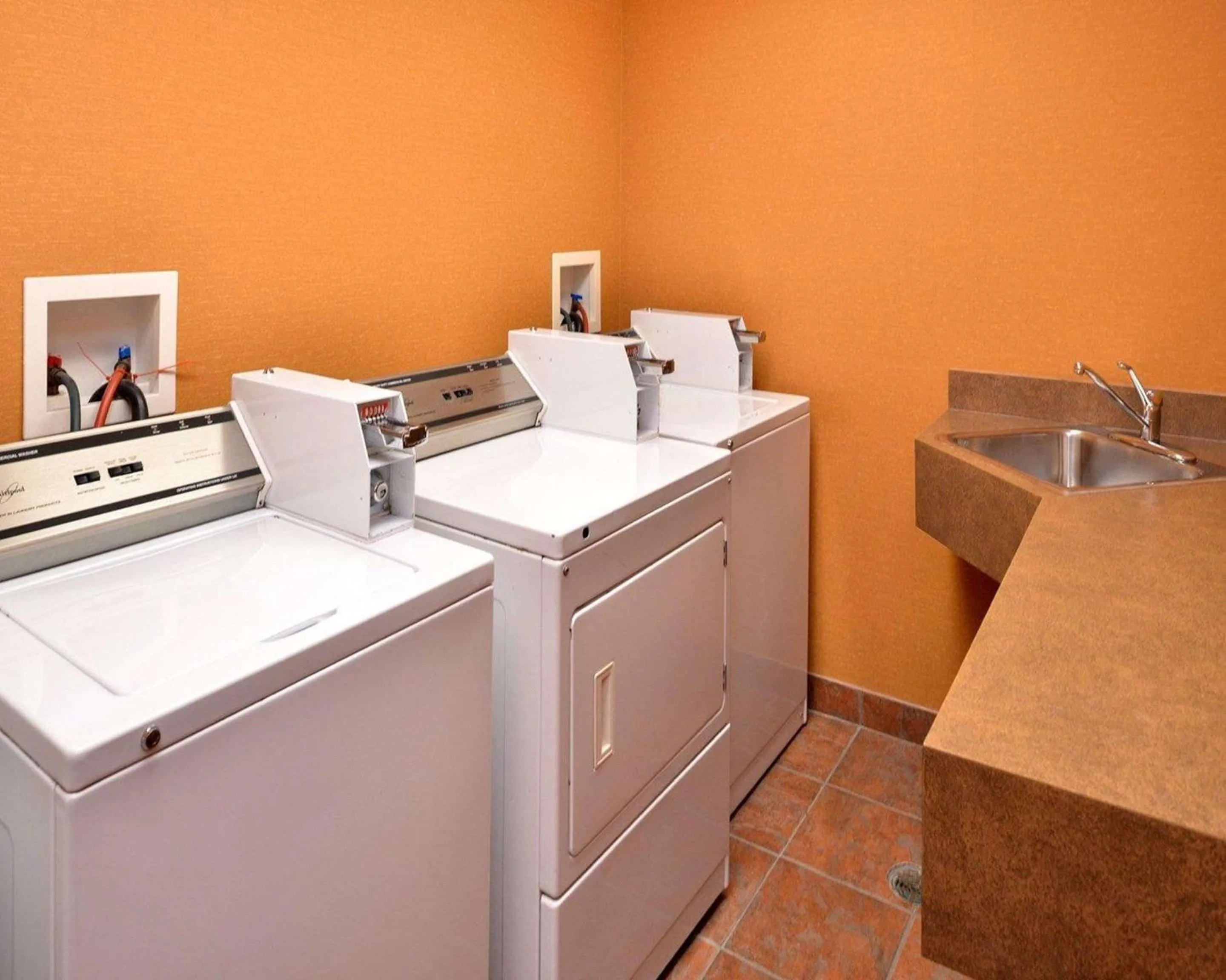 Other in Econo Lodge Inn & Suites University