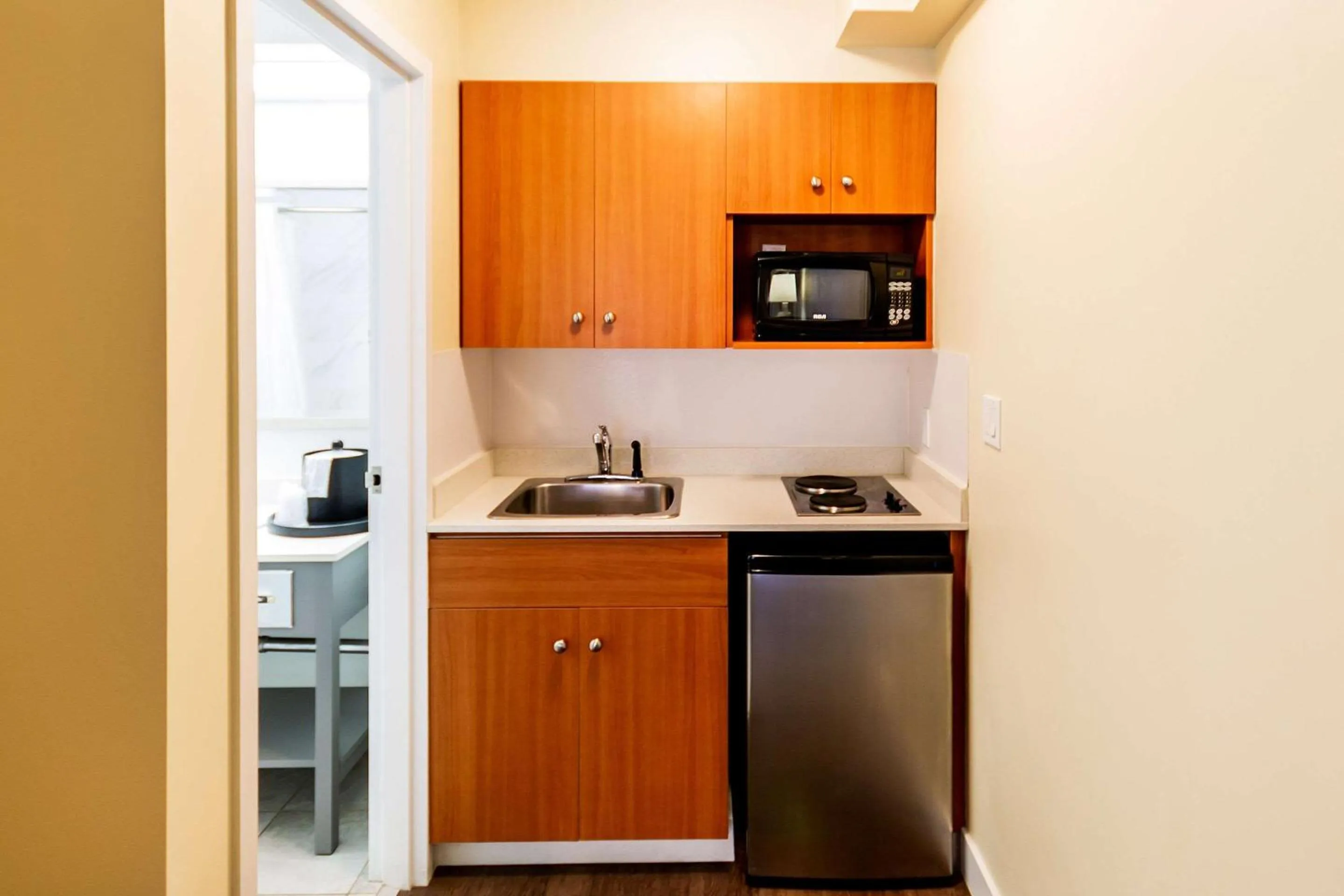 Bedroom in Econo Lodge Inn & Suites University