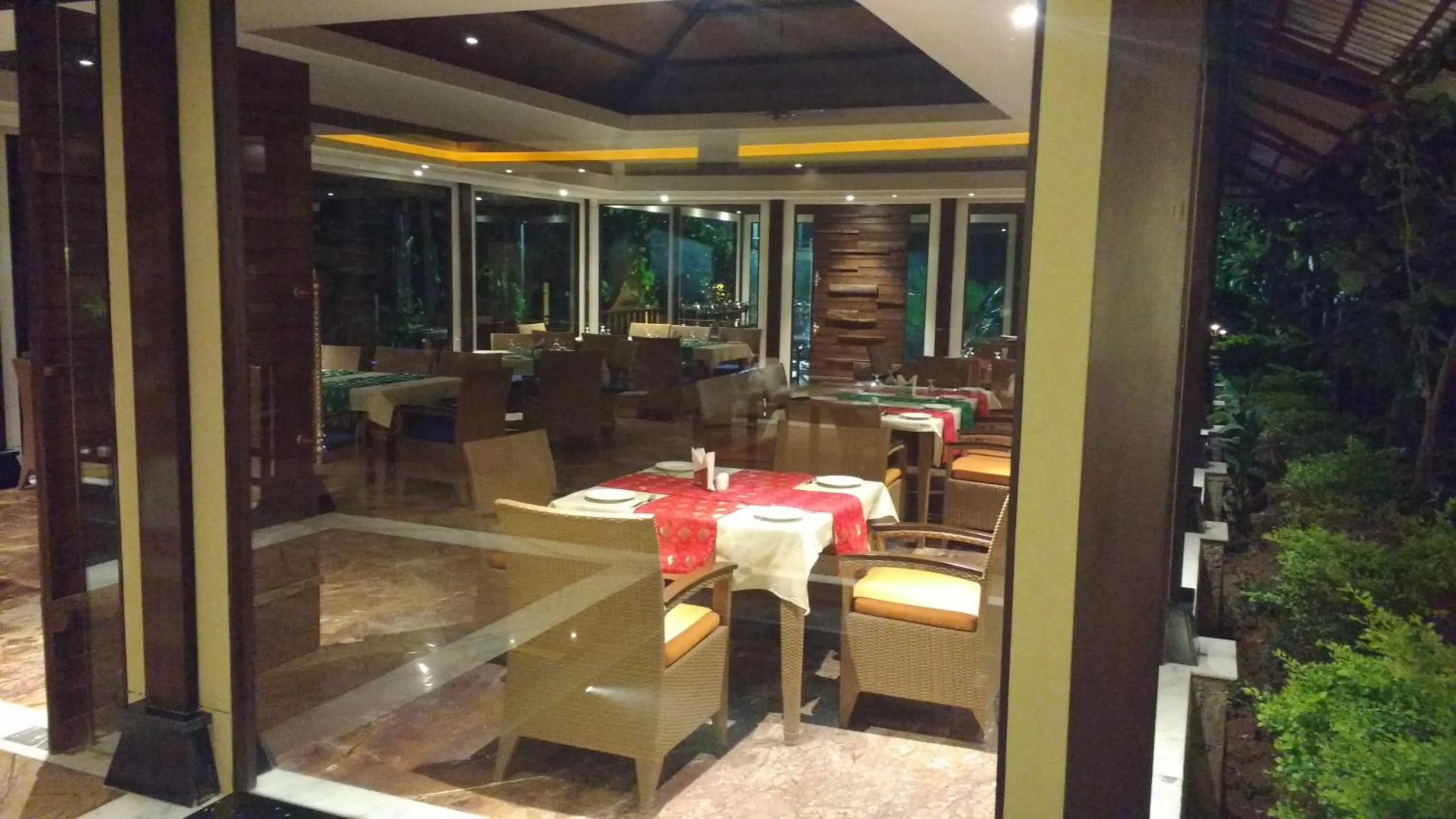 Restaurant/places to eat in Ramya Resort & Spa