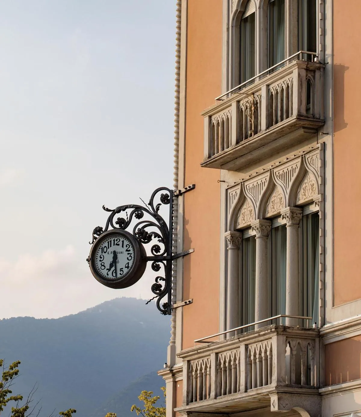 Facade/entrance in VISTA Lago di Como