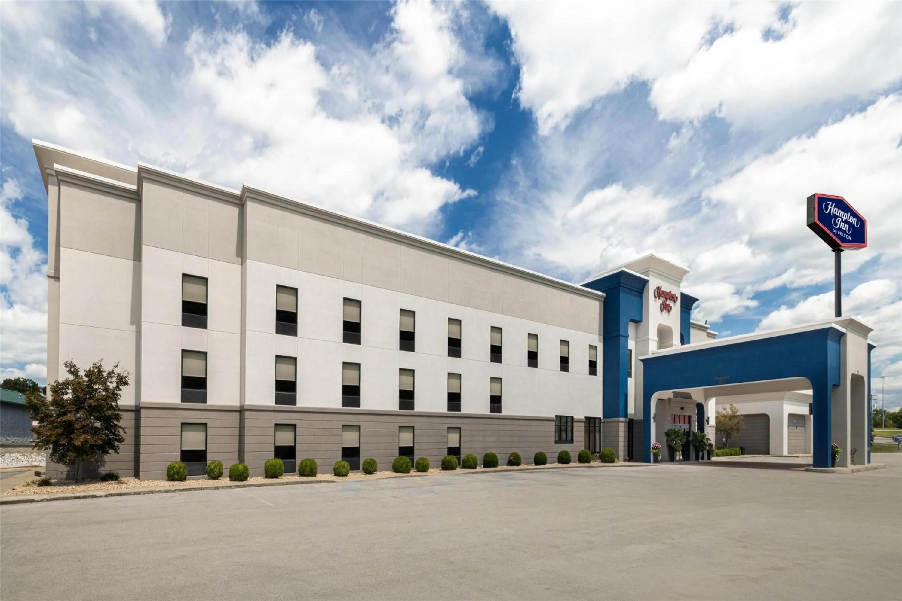 Property building in Hampton Inn Williamsburg