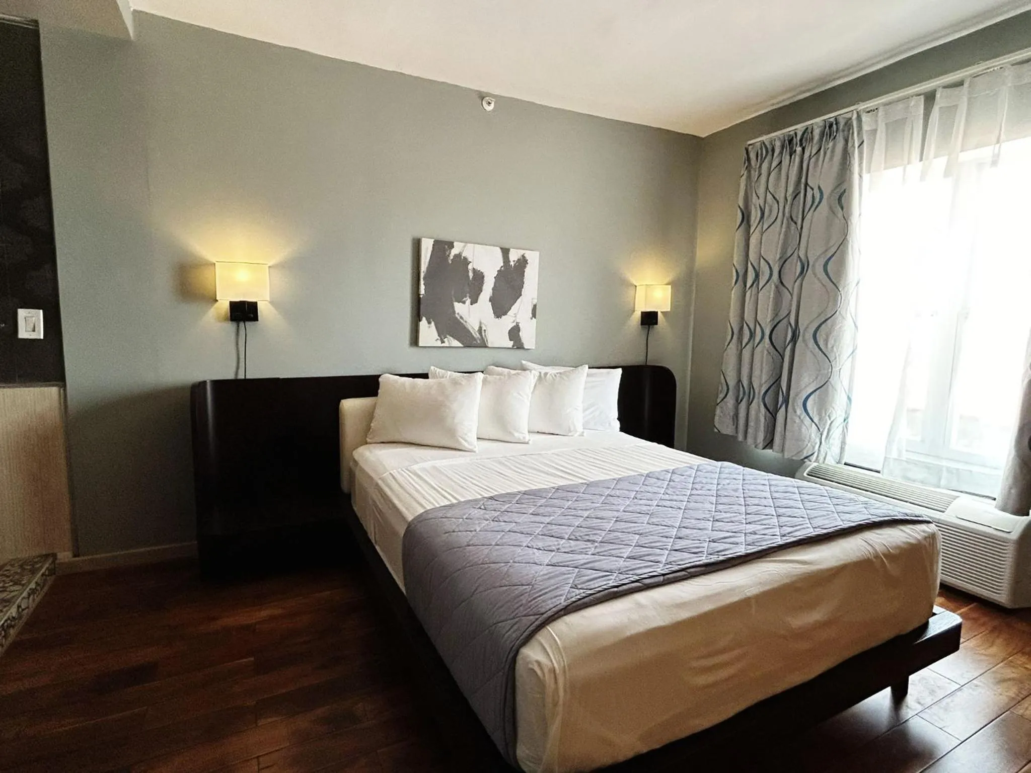 Bed in Ponce De Leon Hotel