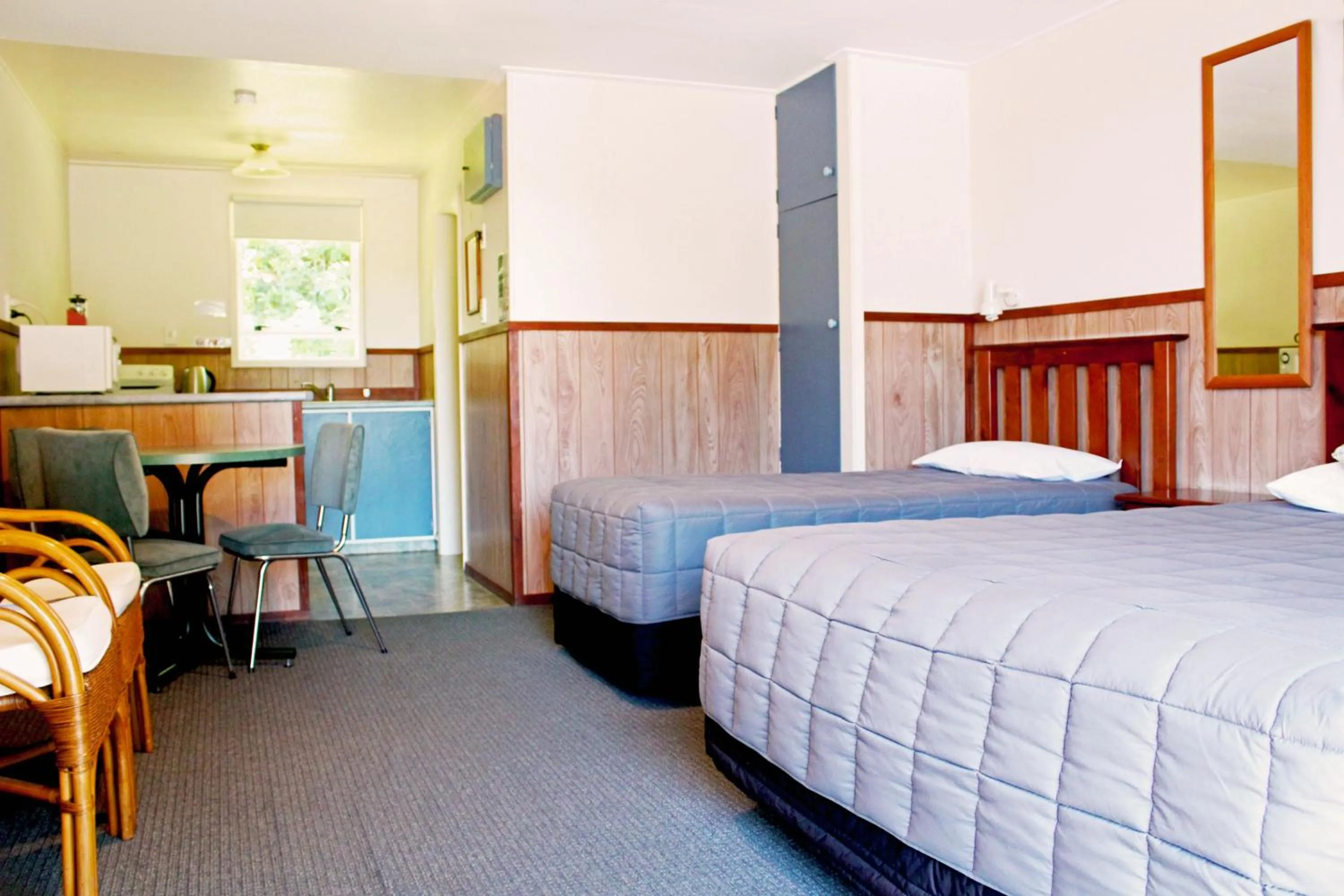 Photo of the whole room, Bed in Fairy Springs Motel