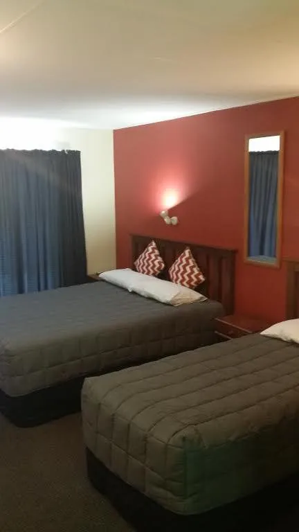 Bed in Fairy Springs Motel