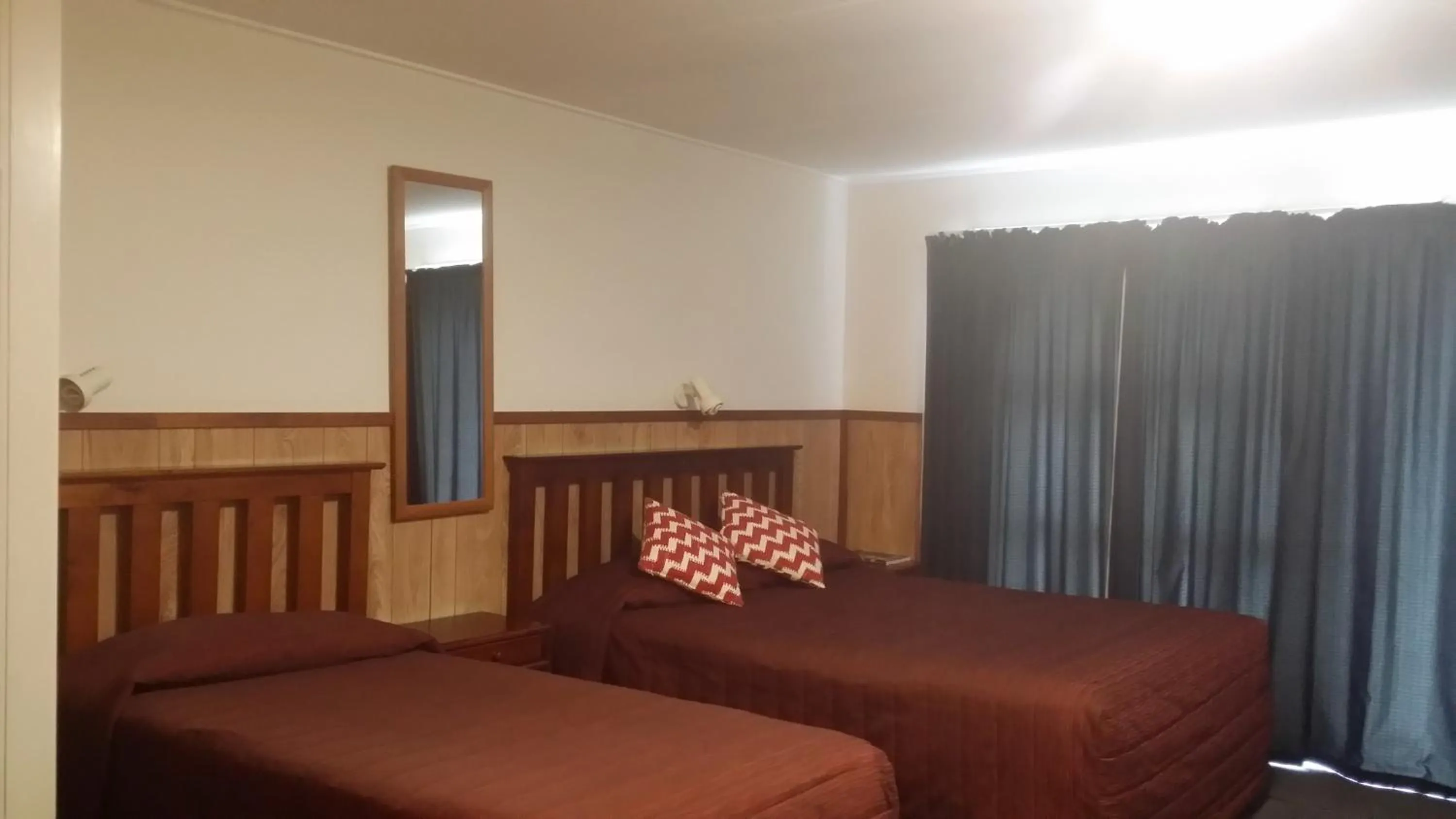 Photo of the whole room, Bed in Fairy Springs Motel
