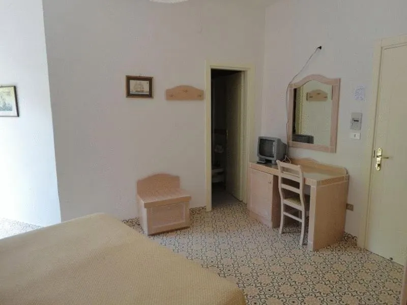 Bedroom, Bed in Hotel Candia