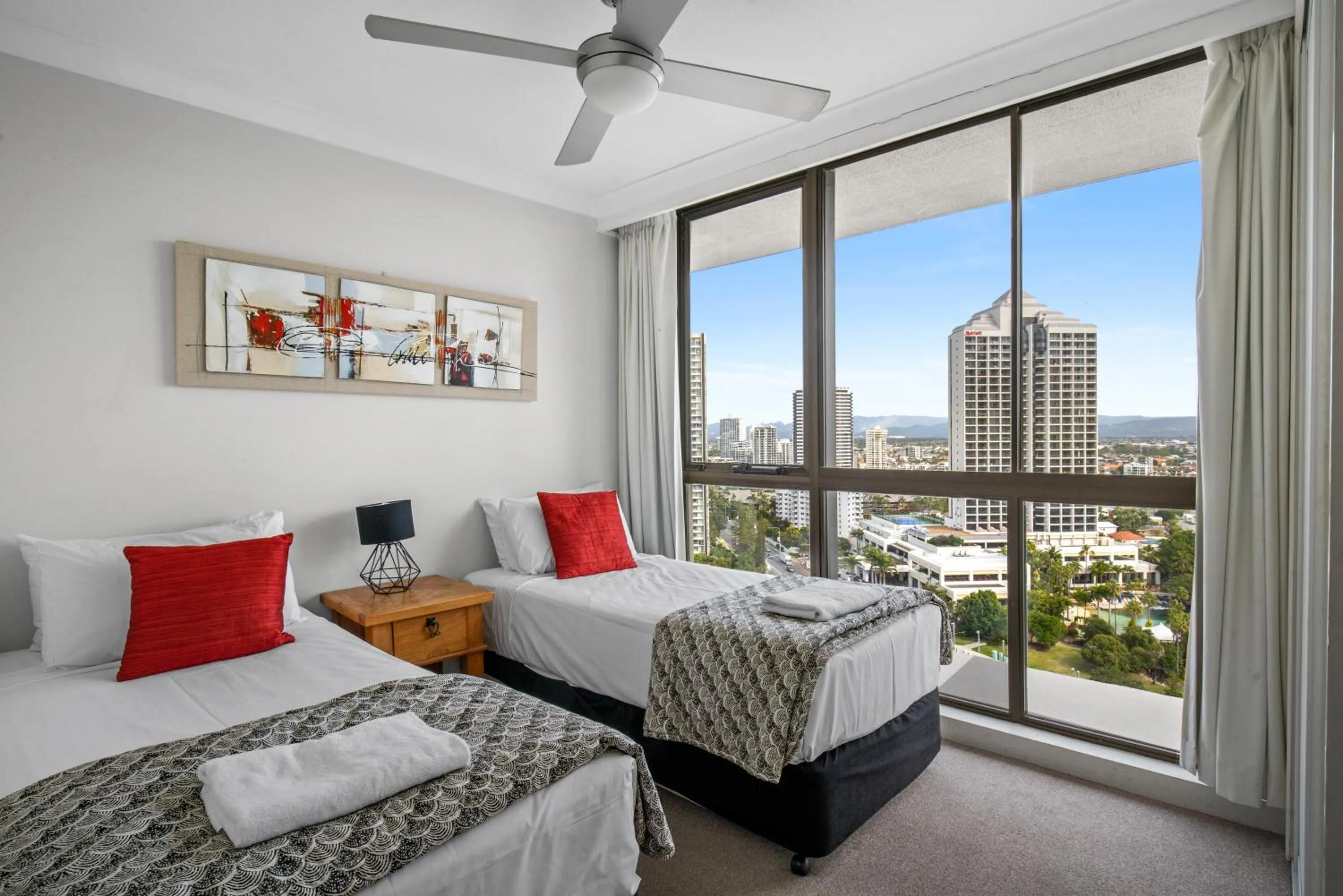 Capricorn One Beachside Holiday Apartments - Official