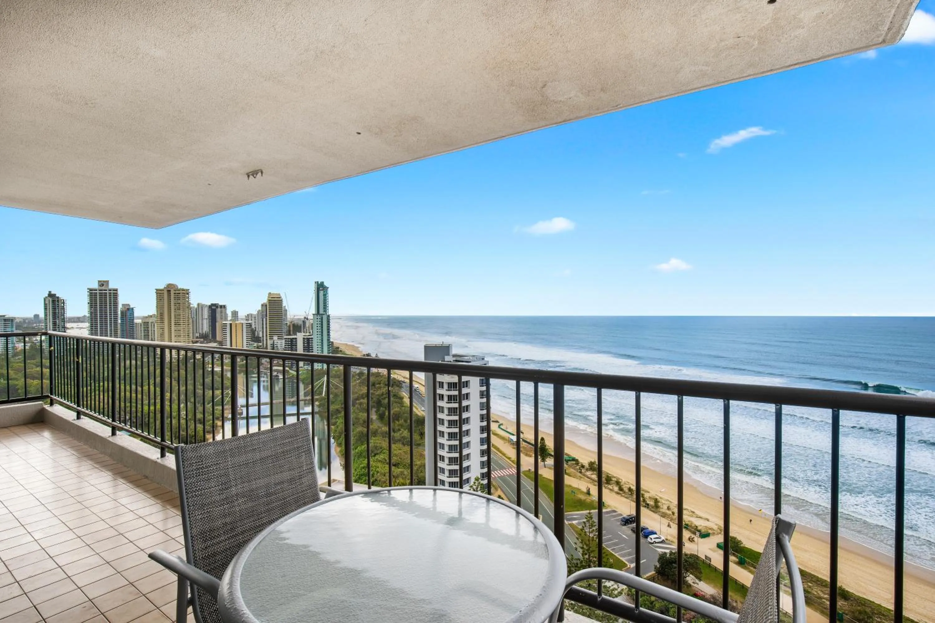 Capricorn One Beachside Holiday Apartments - Official