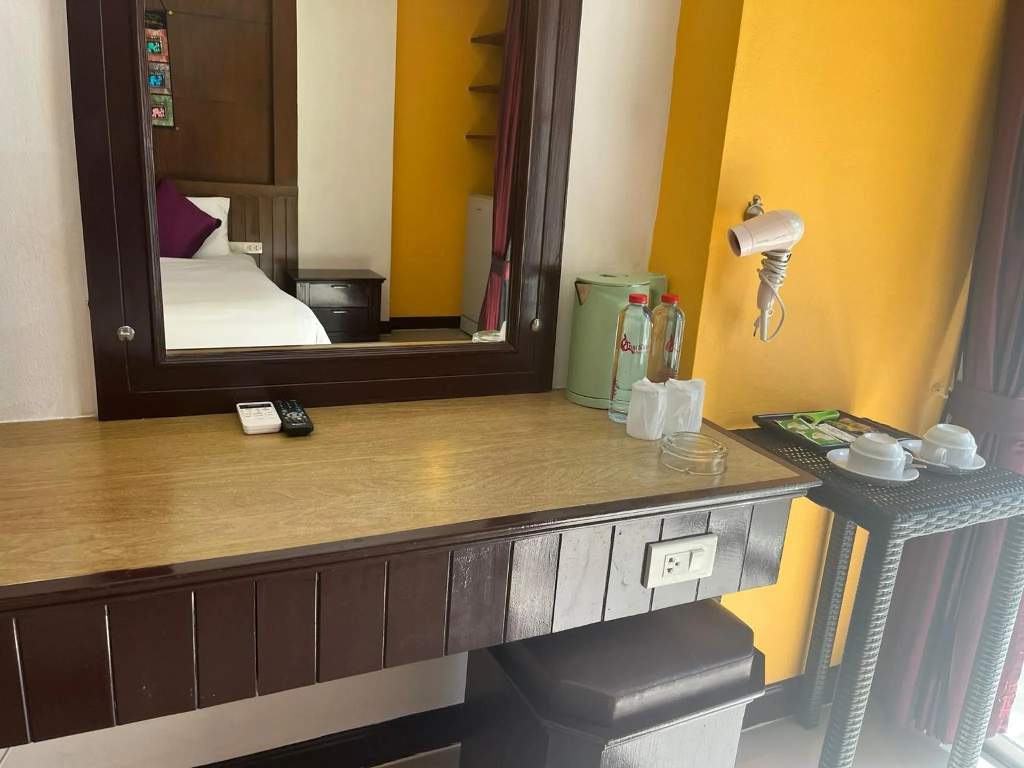 Seating area, Bed in Thai Siam