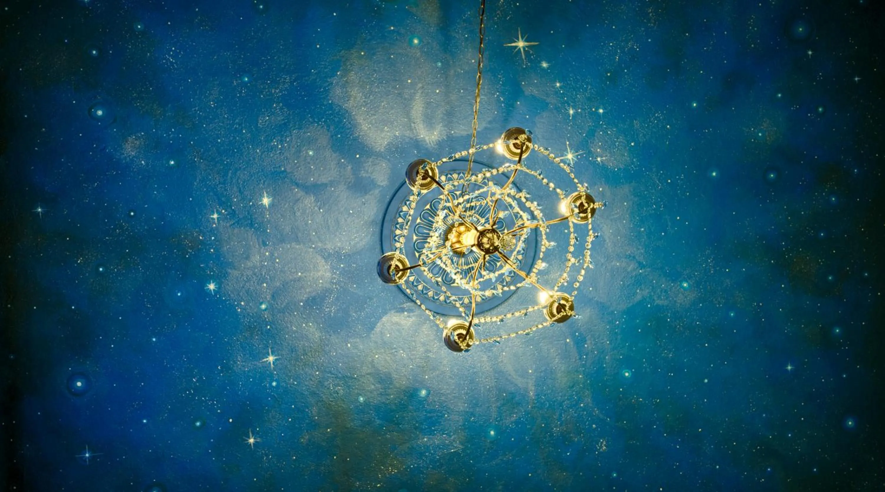 Library in Quart de Lune - Boutique B&B