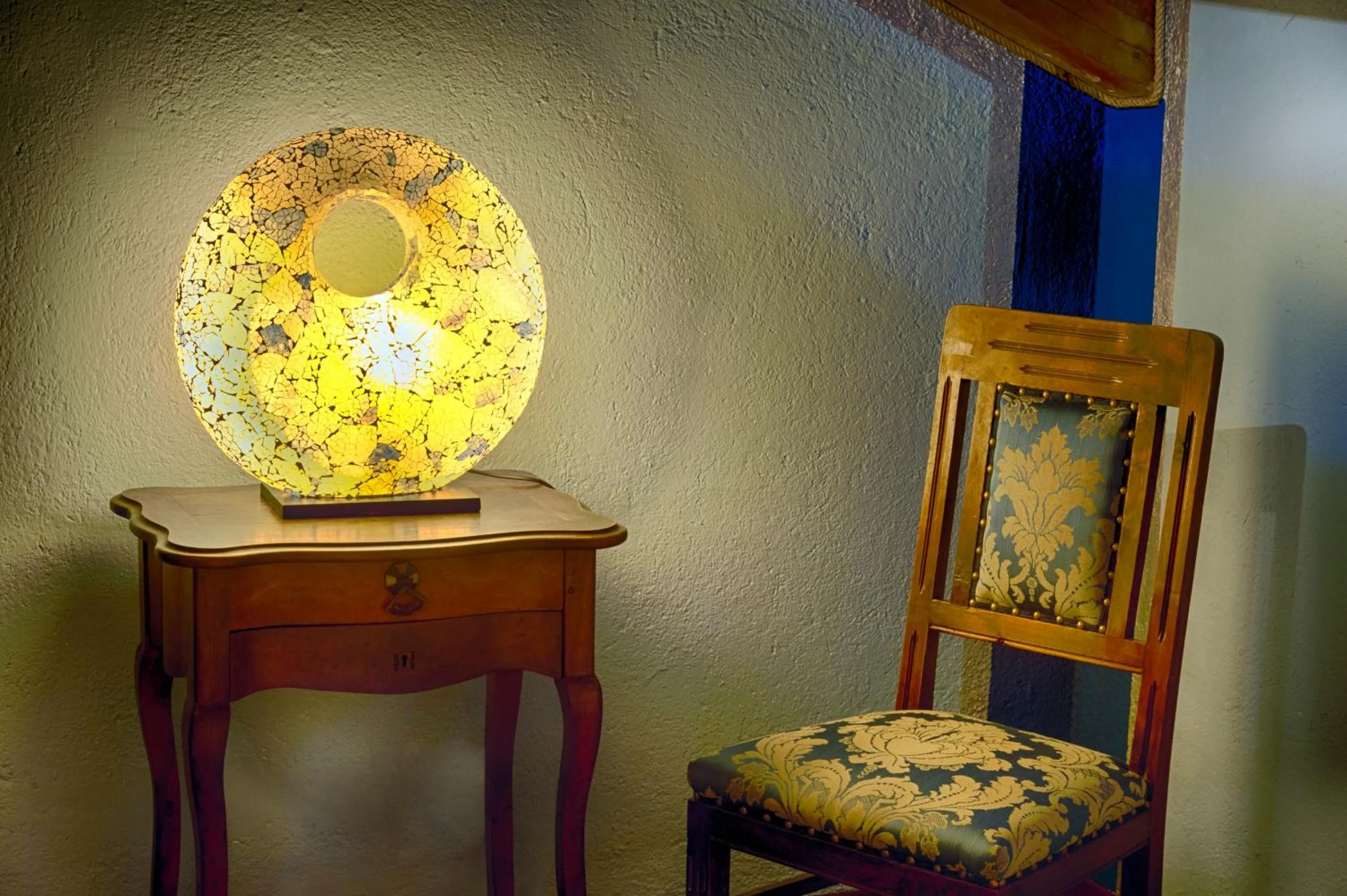 Library in Quart de Lune - Boutique B&B