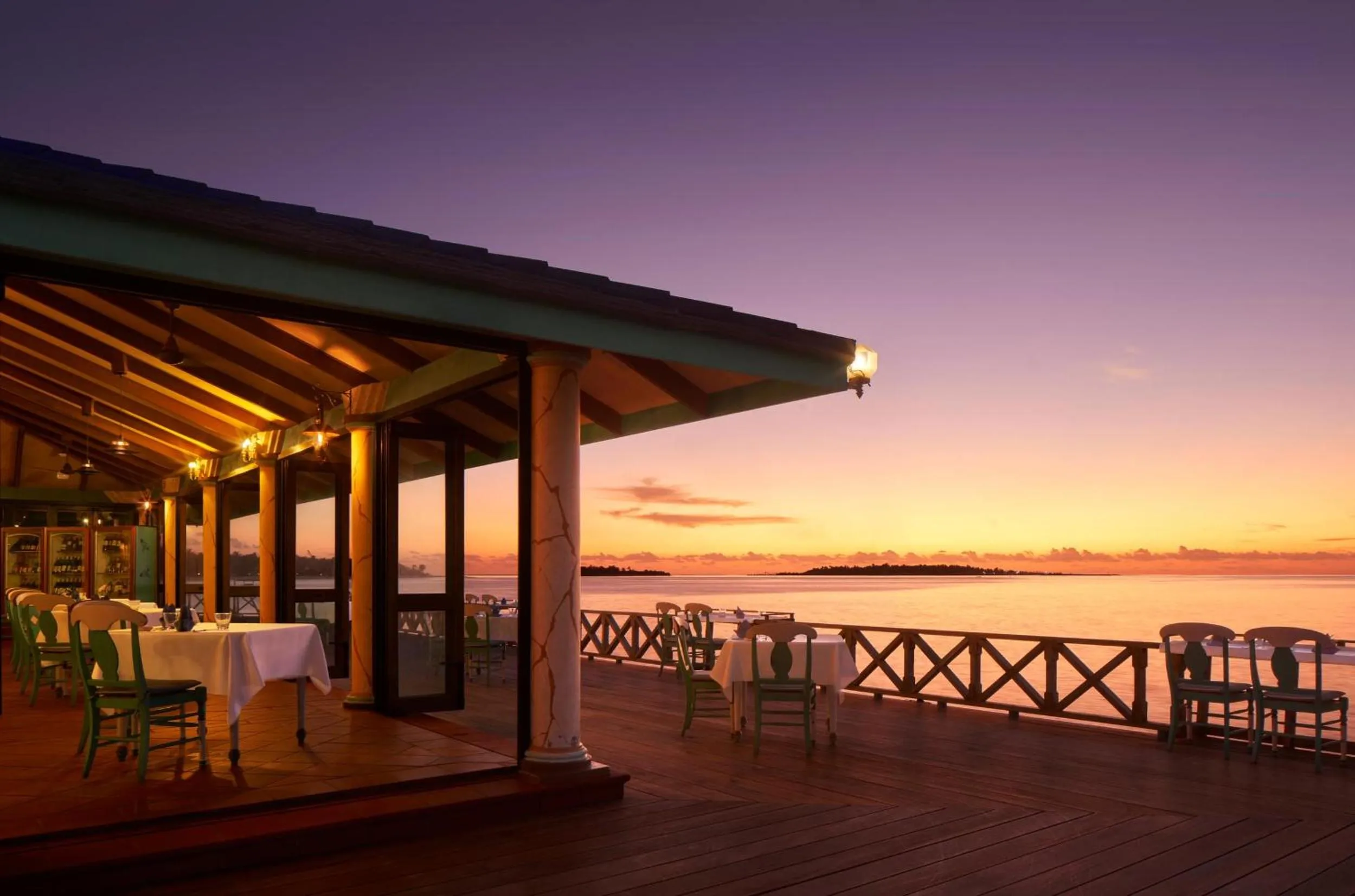 Restaurant/places to eat in Villa Park Sun Island Resort