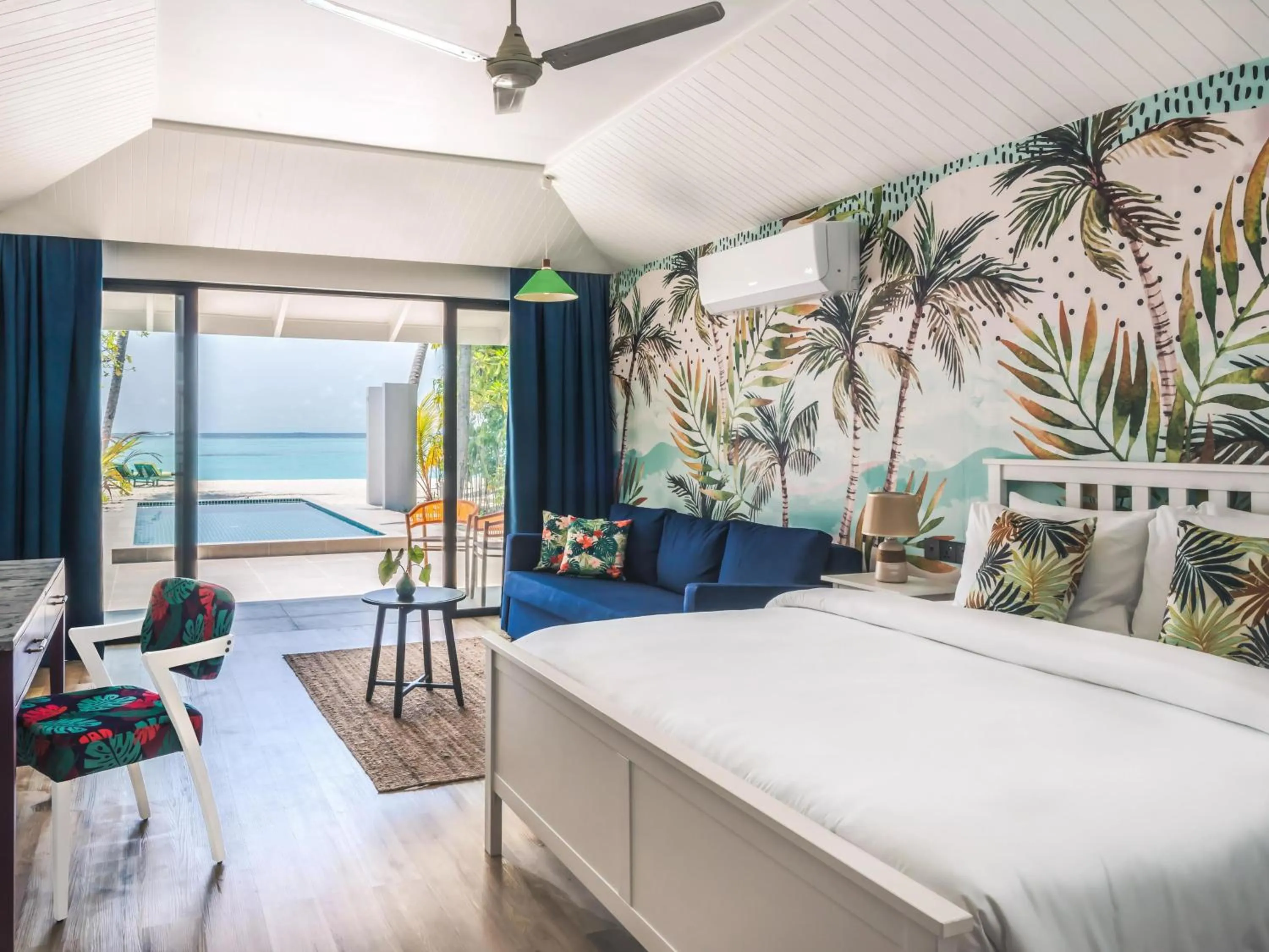 Bed in Villa Park Sun Island Resort