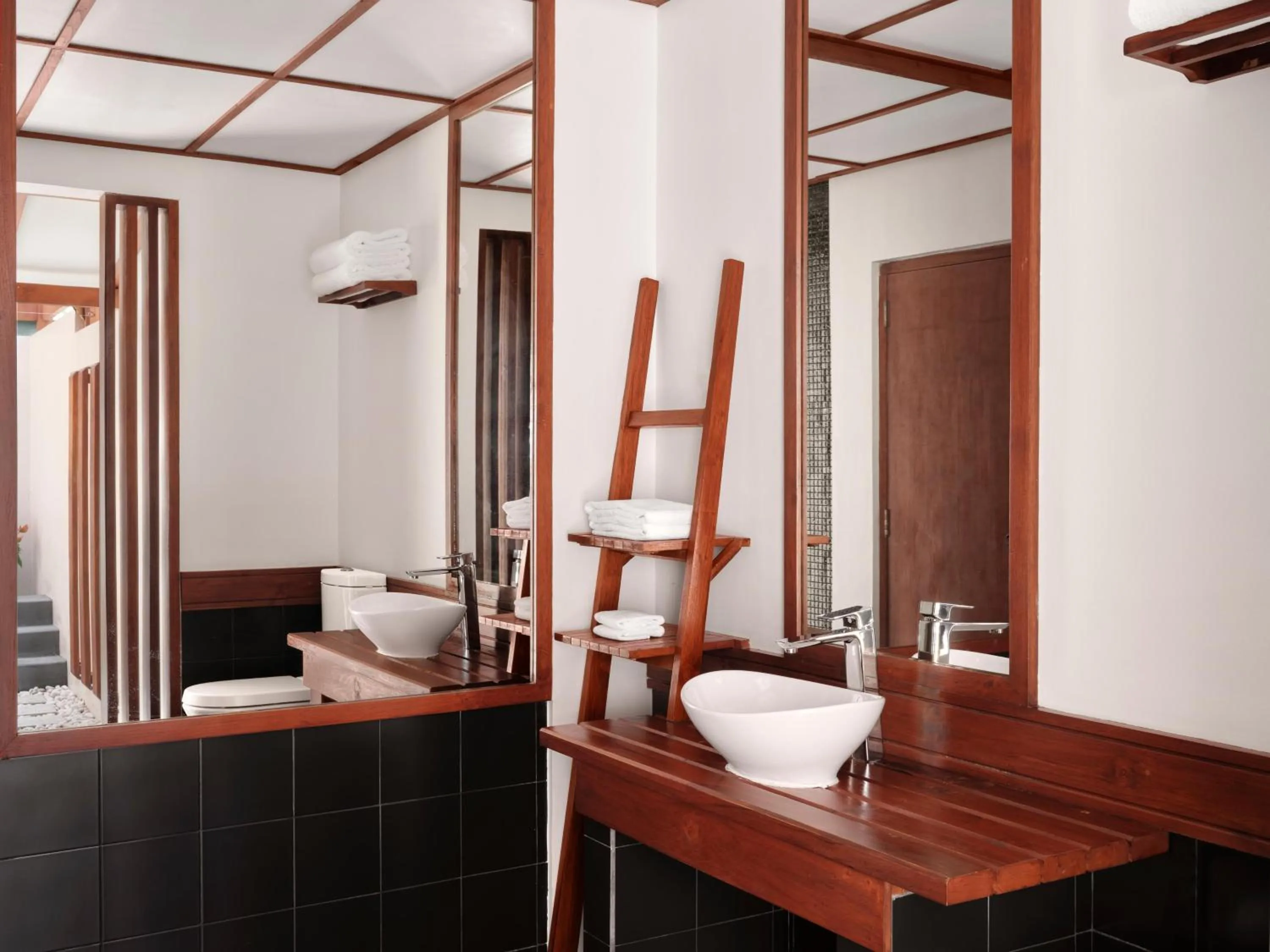 Bathroom in Villa Park Sun Island Resort